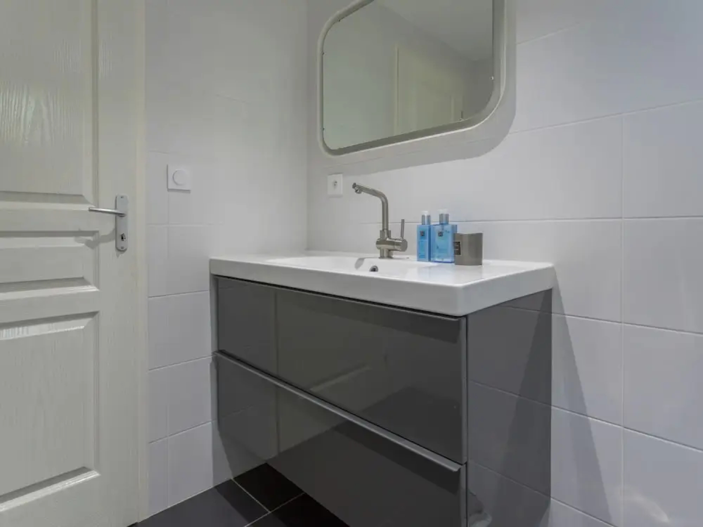 Huge Villa in Montbrun-des-corbières With Swimming Pool