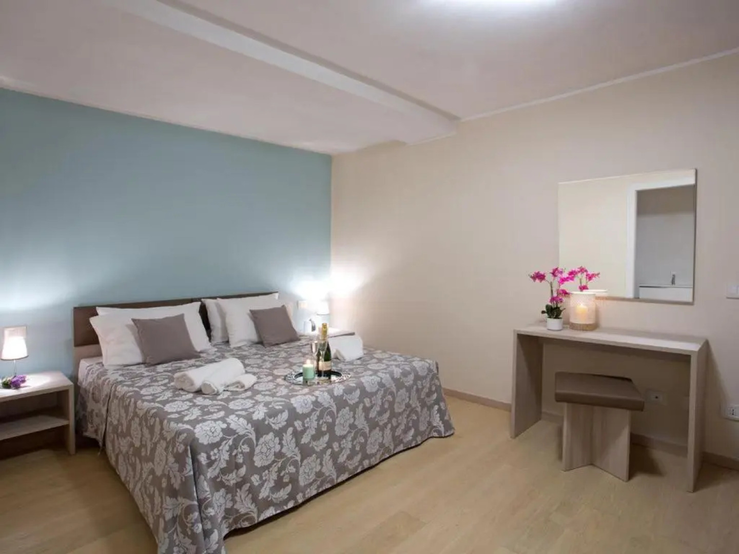 Sala Comacina Apartment No 1 (Sleeps 10)