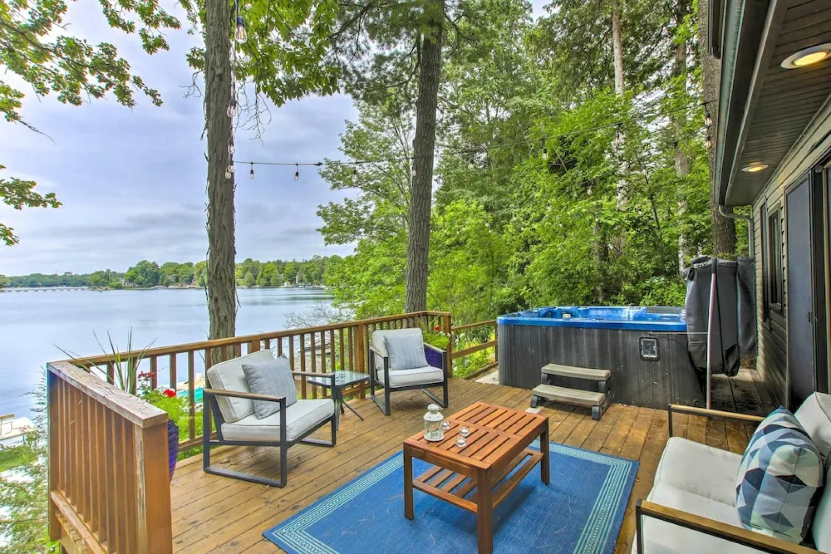 Lakefront Plymouth Cottage w/ Private Hot Tub