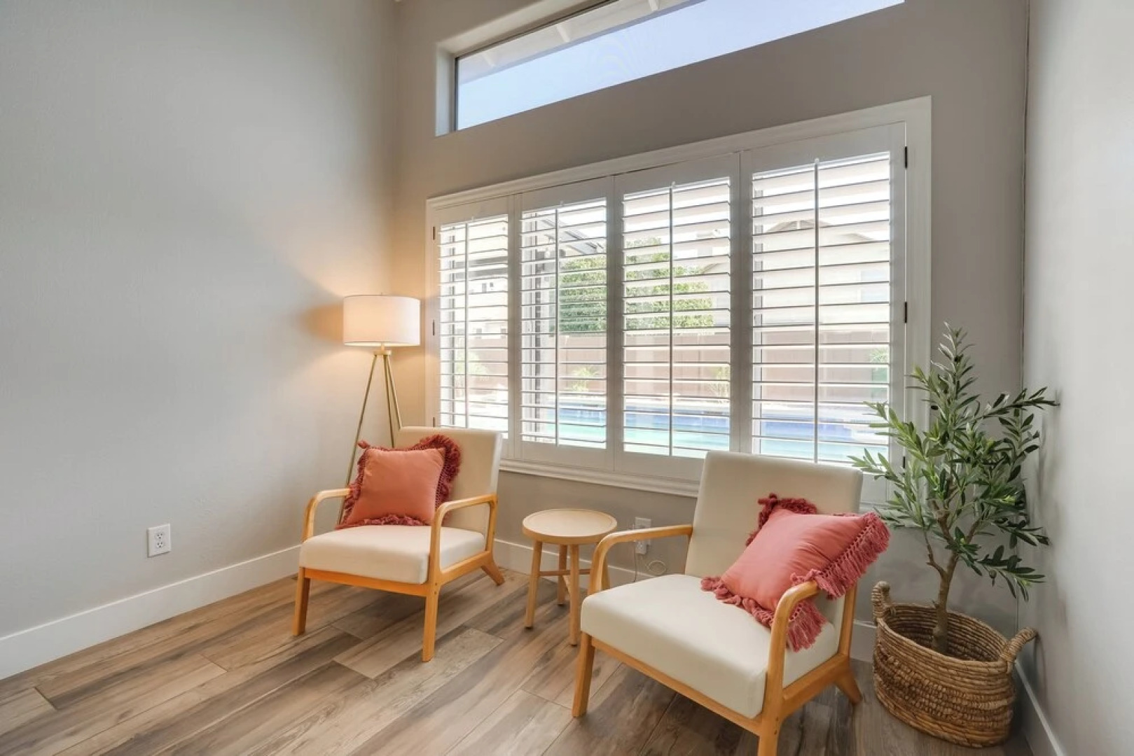 Heated Pool, 2 Mi to Dtwn: Central Peoria Home!