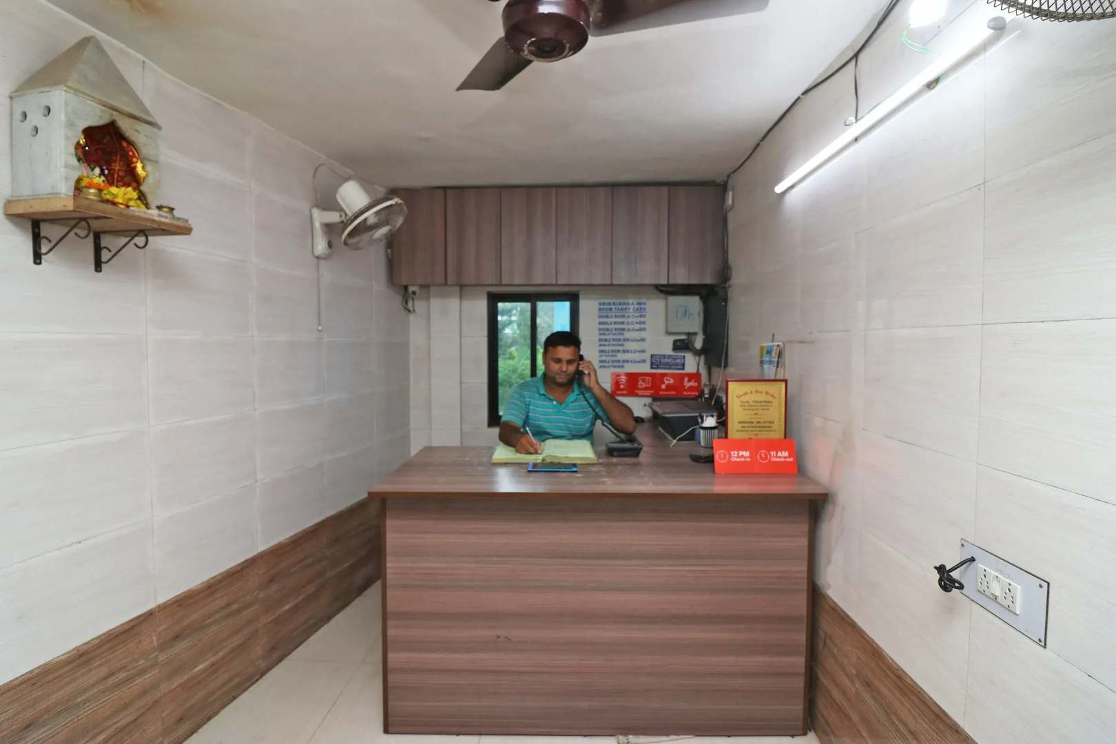 SPOT ON 44329 Sri Krishna Inn Lodging & Boarding