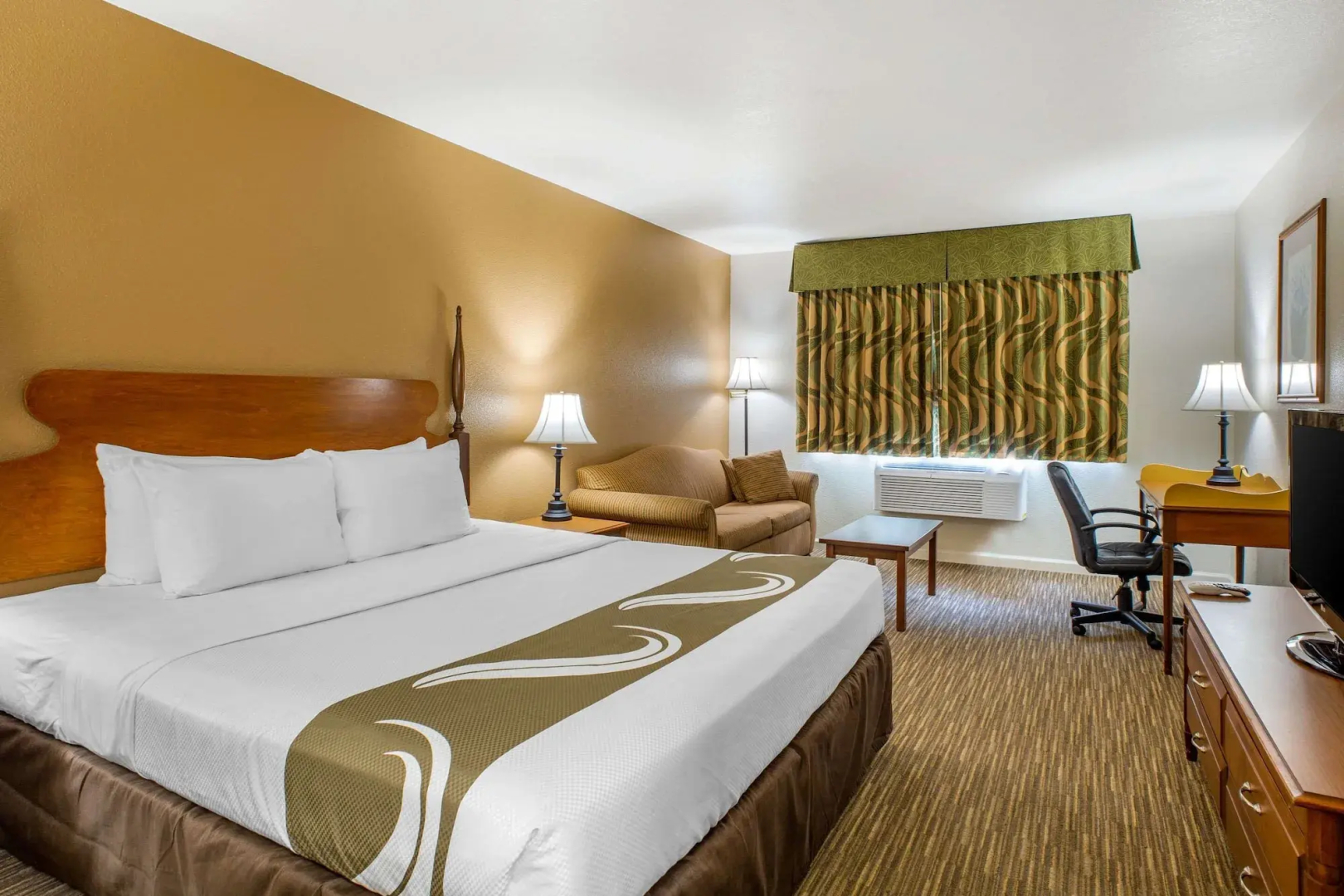 Quality Inn & Suites Tulare