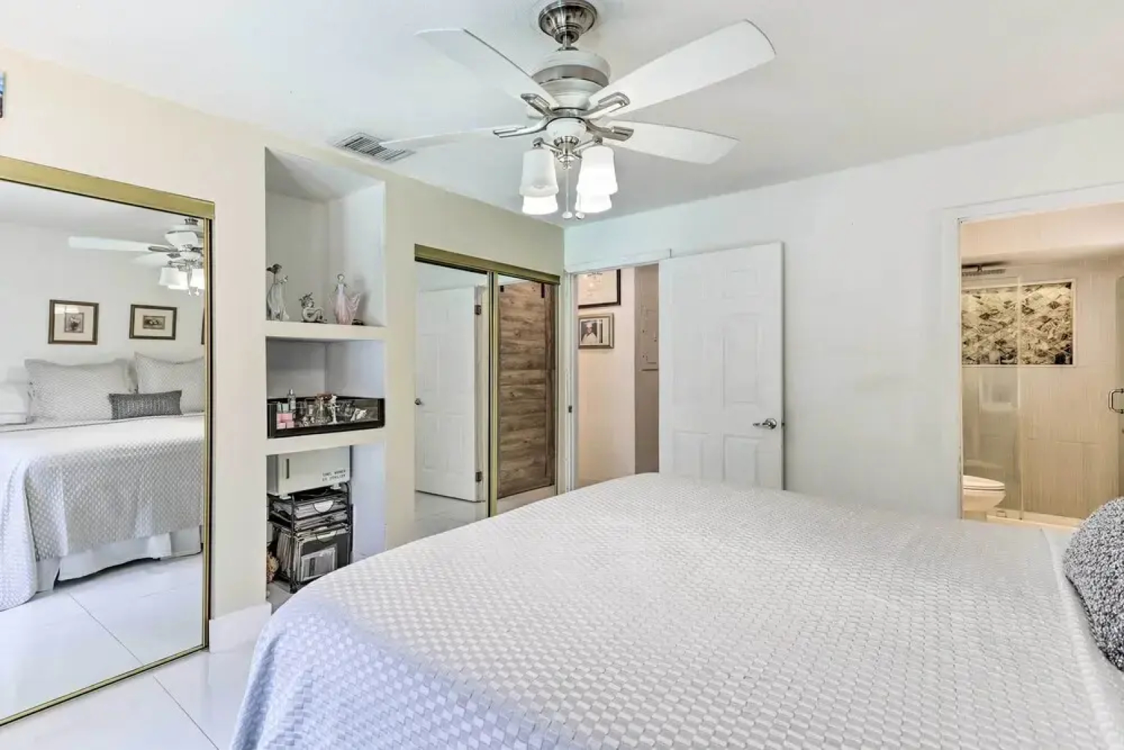 Sunny Miami Retreat - Pool, Patio & Gas Grill!