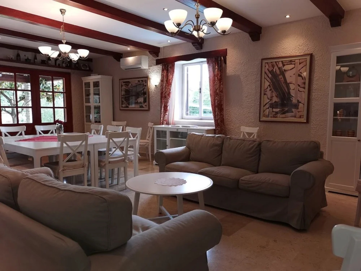 Appartment House Peresiji