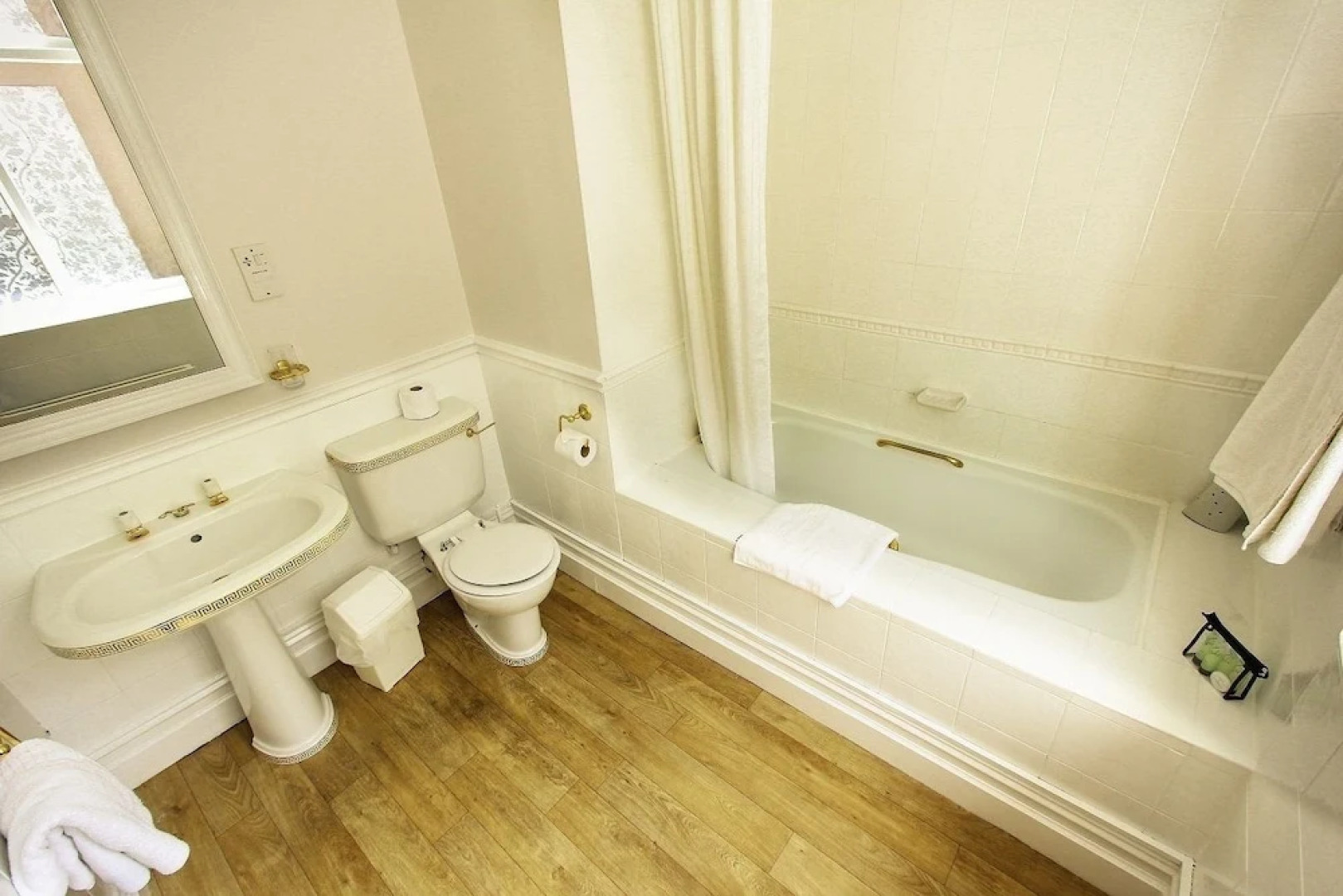 Shaw Hill Hotel Golf And Country Club