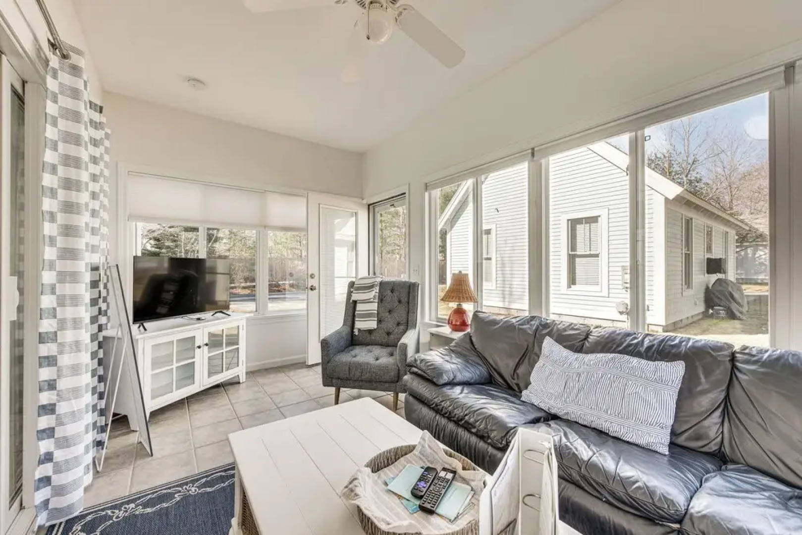 Cozy Wells Cottage w/ Pool Access: 1 Mi to Beach!