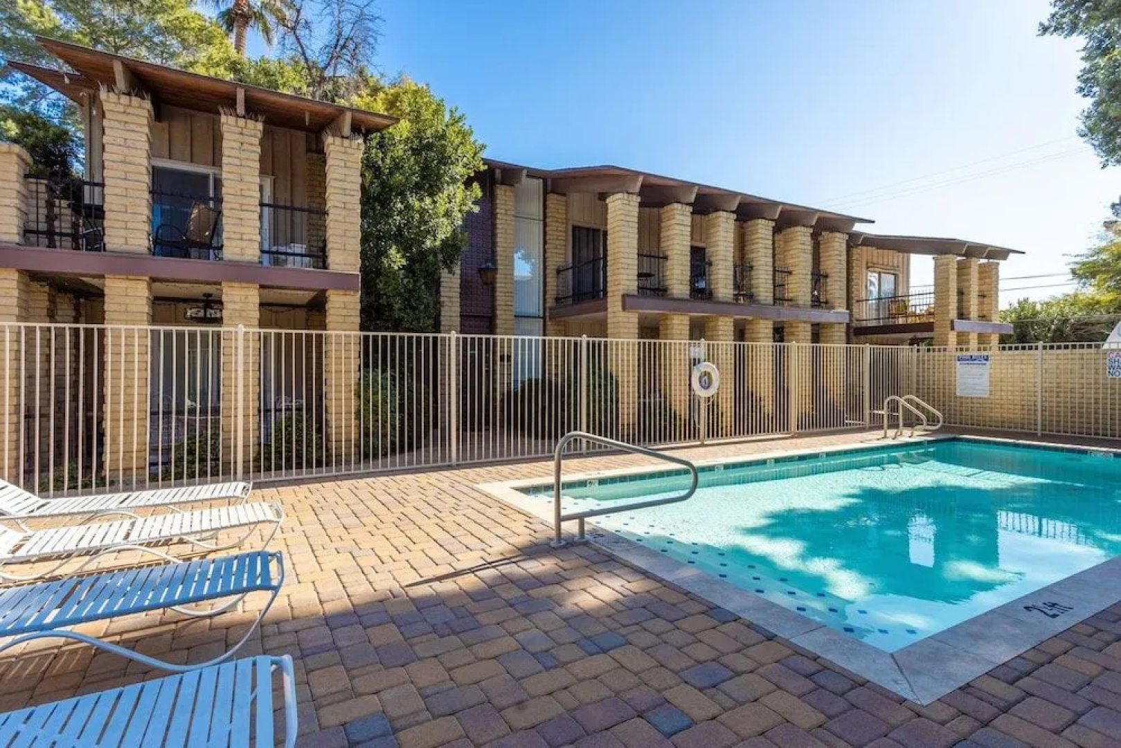 Luxury Living in Contemporary Old Town Scottsdale Townhouse townhouse