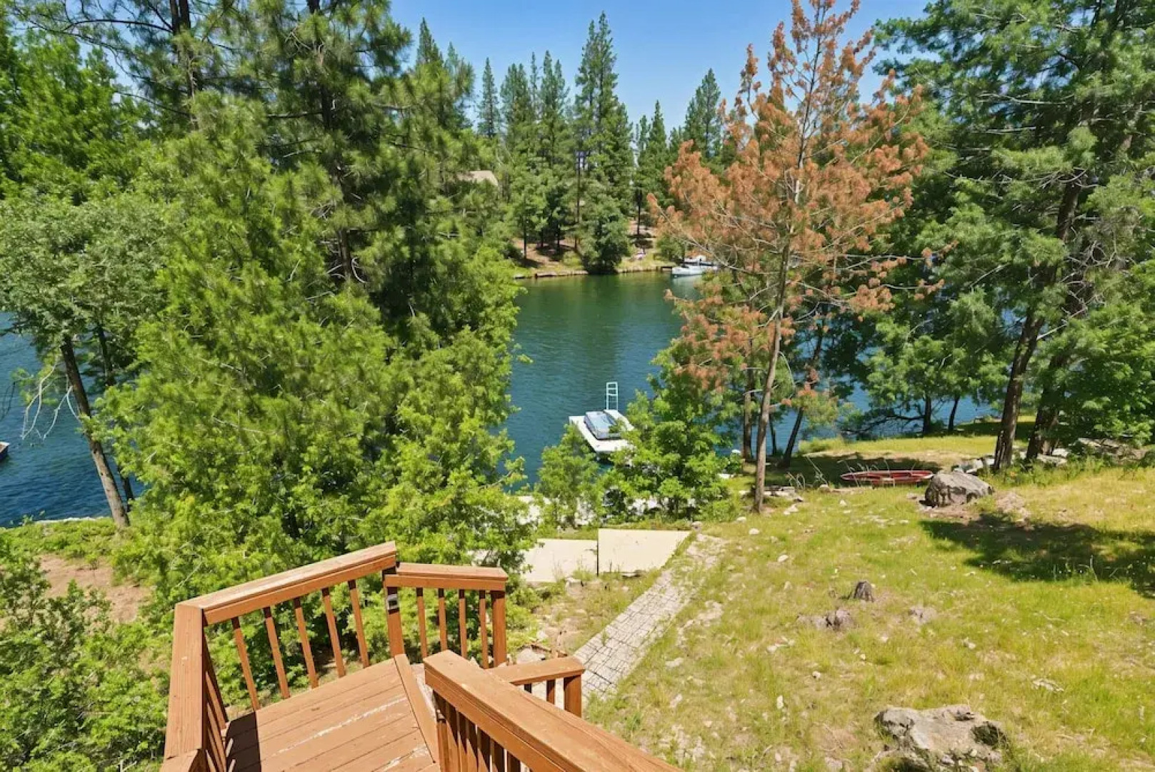 The Big Easy - Lakefront Only 1 mile to Popular Marina Beach! by Yosemite Region Resorts