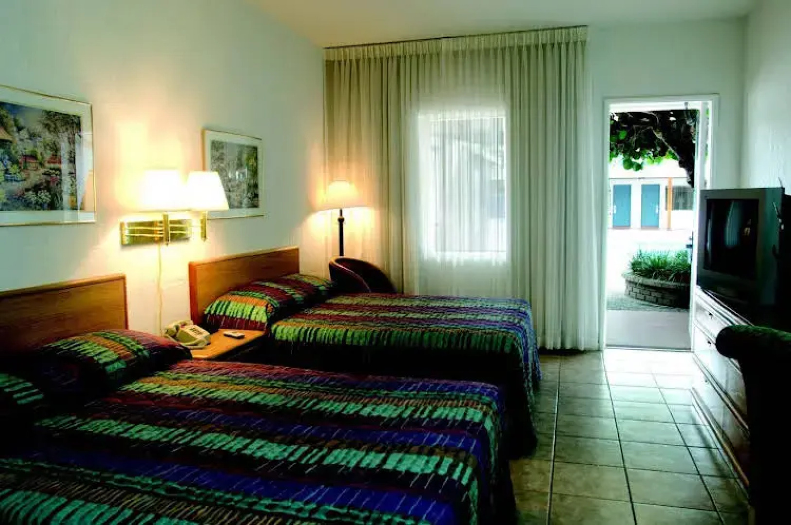 Travelodge Monaco Beach Resort