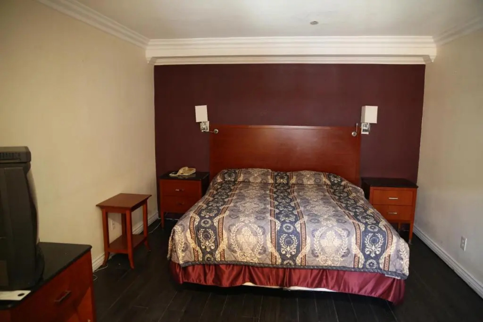 Chateau Inn and Suites