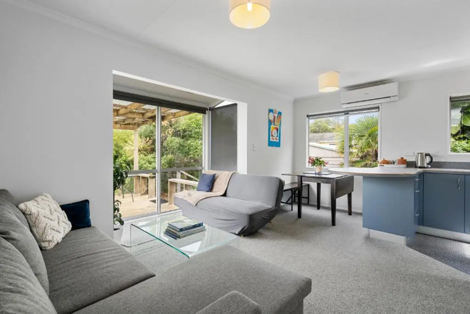The Wee Blue Bach - Waikanae Beach Holiday Home
