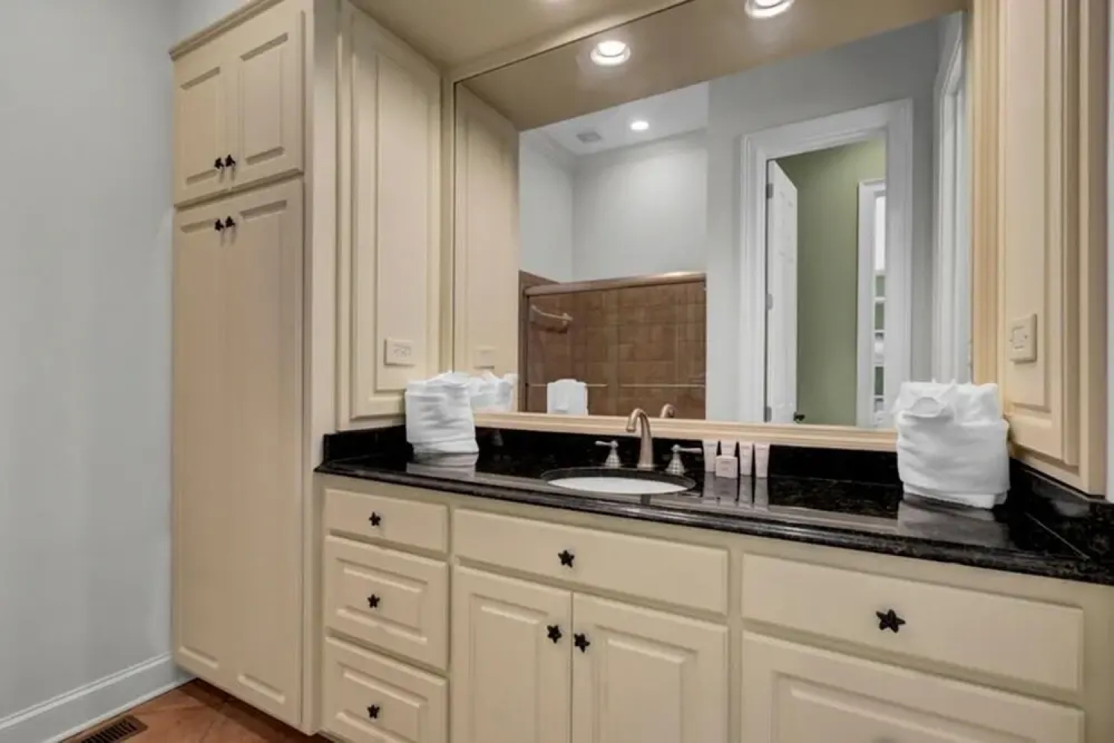 Beachwood East 5 by Wild Dunes With Amenities