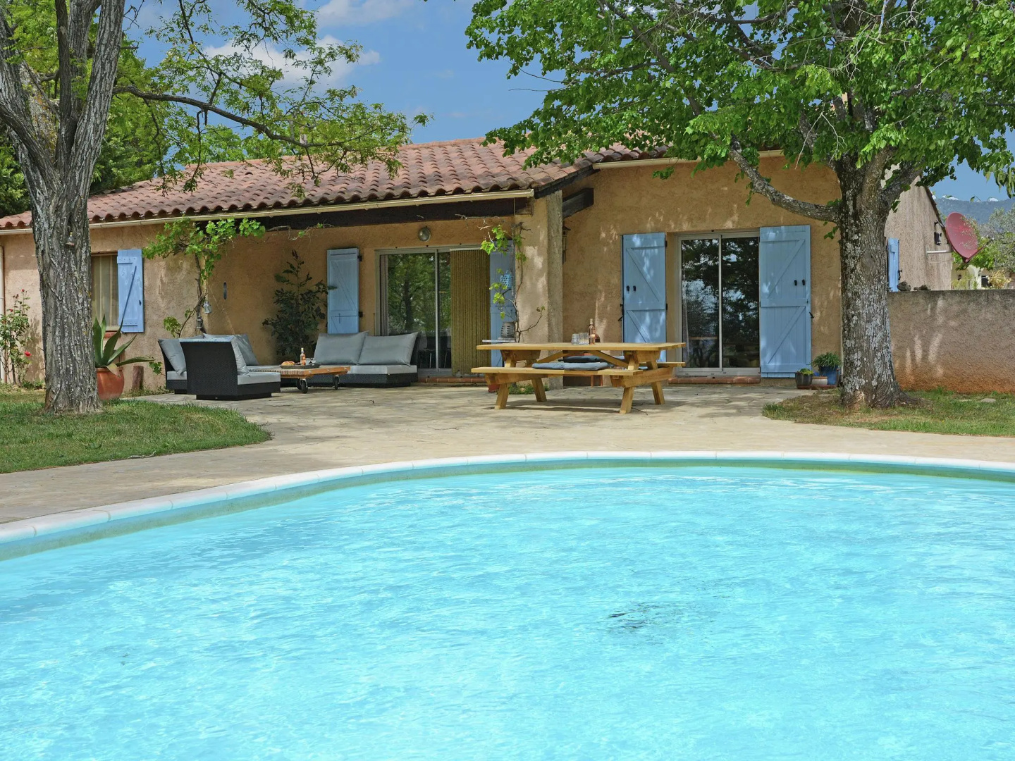 Very attractive detached villa with its own swimming pool