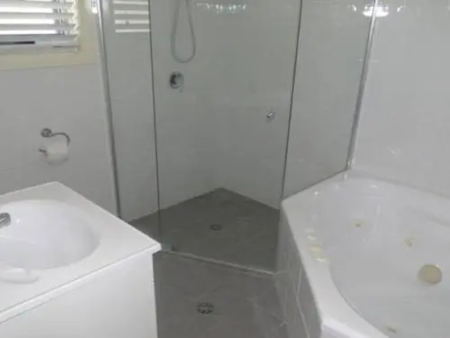 Ultimate Beach House' 19a Graham Street - views , peace & quiet