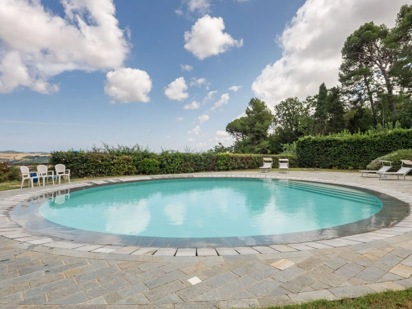 Heritage Holiday Home in Mombaroccio with Garden