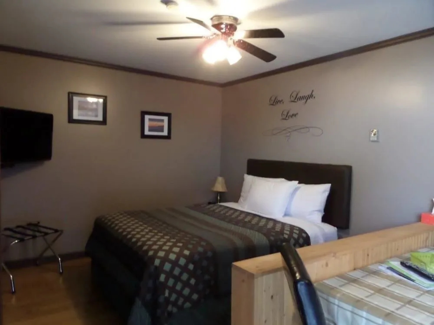 Riverside Motel