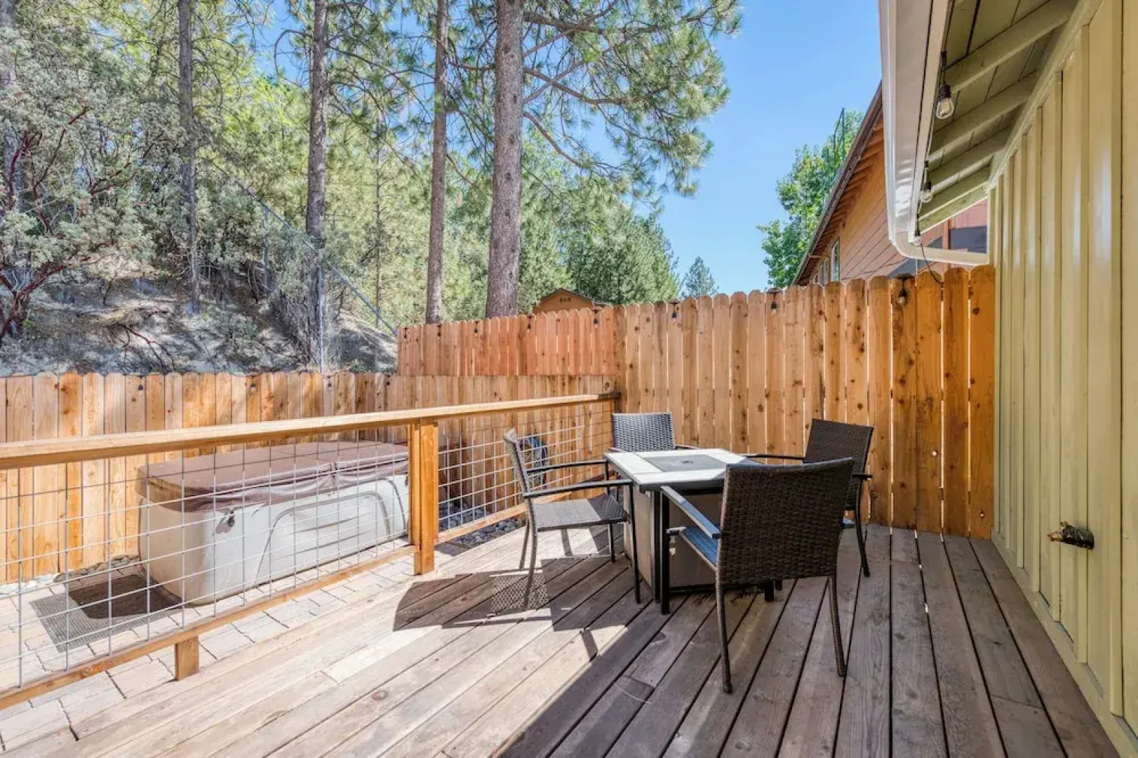 Cottage Like Suite With Private Hot Tub