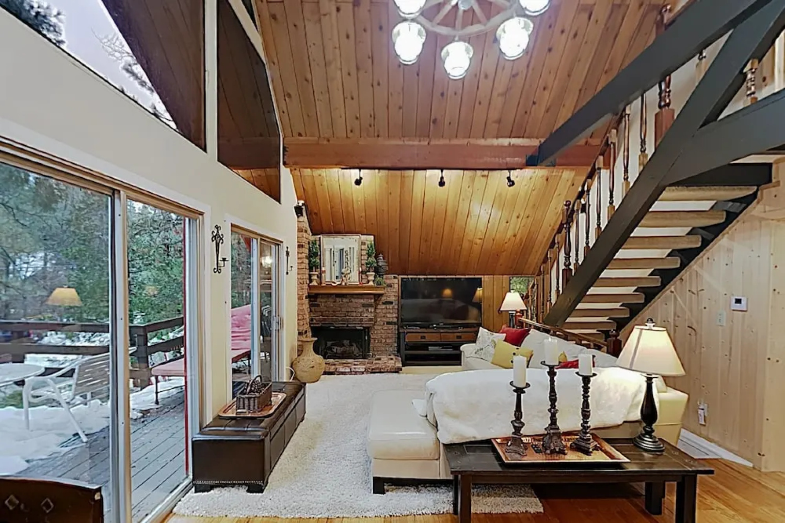 Family-Friendly Cabin W/ Private Hot Tub Home