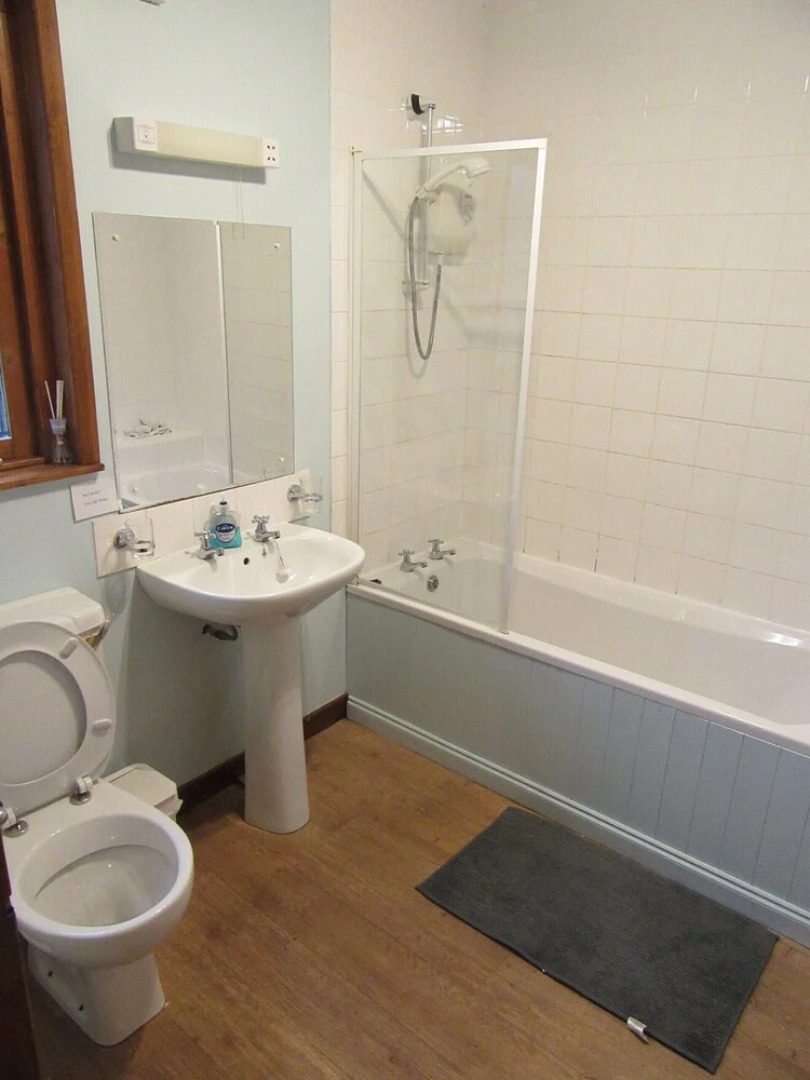 Kestrel, Longhouse Cottages