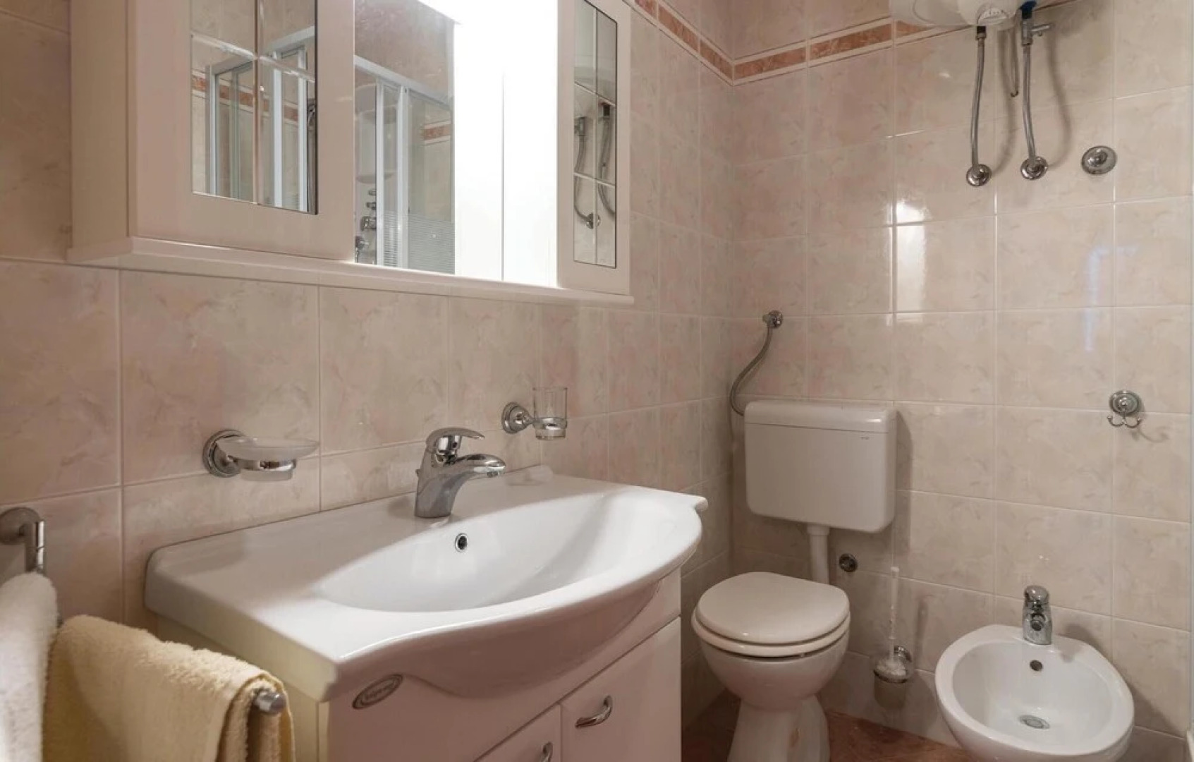 Beautiful Home in Peruski With Wifi and 1 Bedrooms