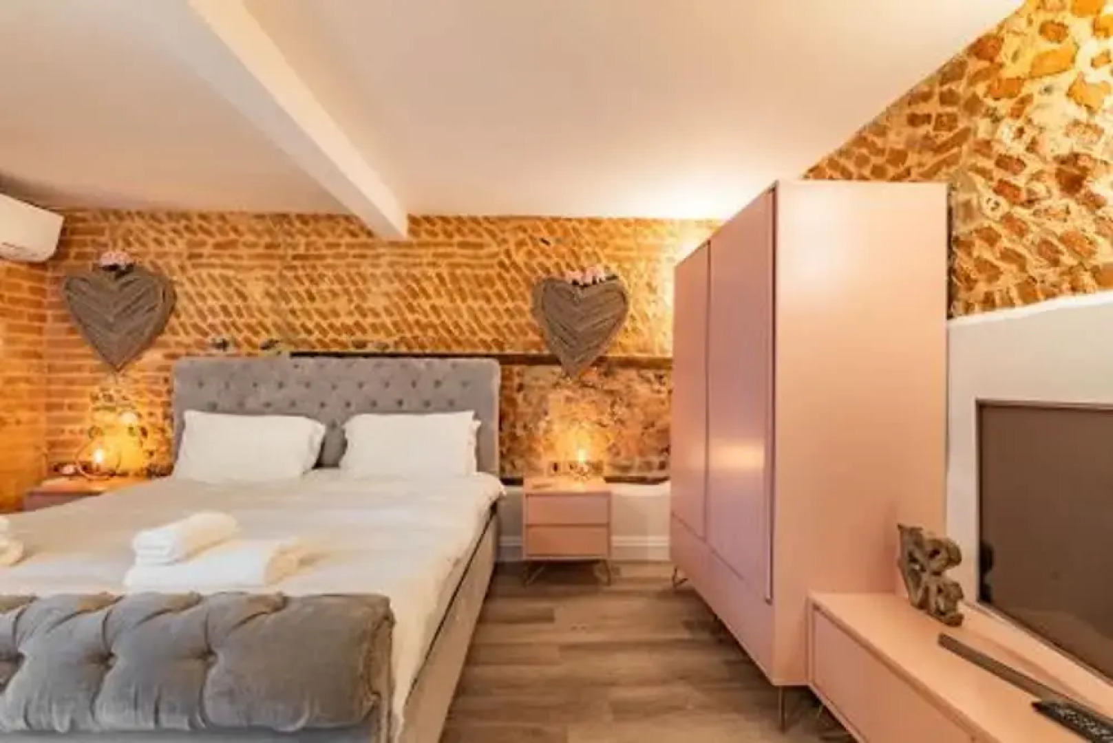 Host Stay Rogues Barn