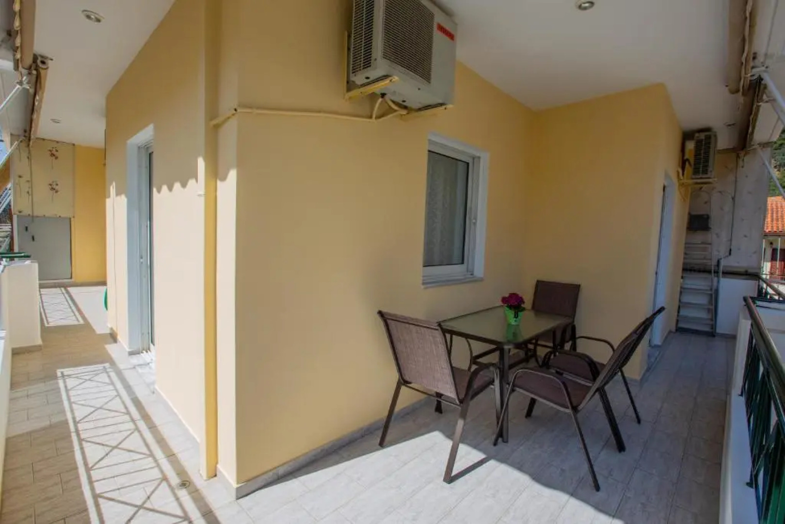 Poly's charming home - City center & near the beach 2bedroom apartment