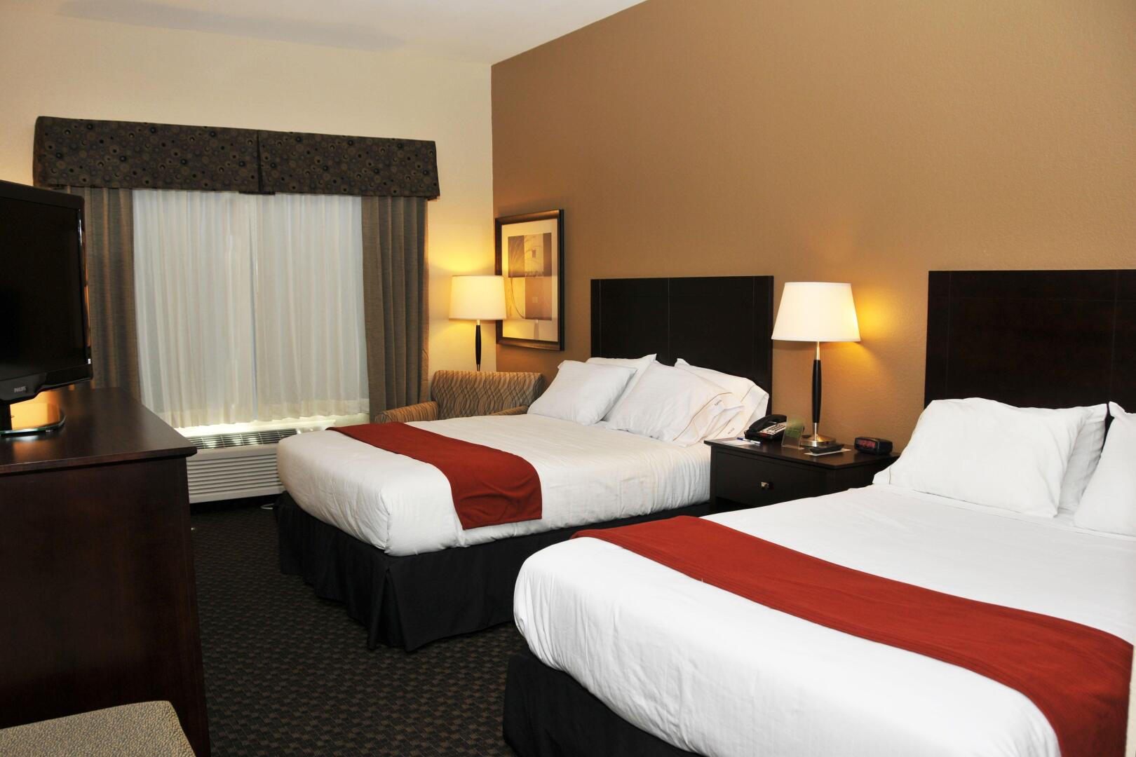 Holiday Inn Express & Suites Clinton by IHG