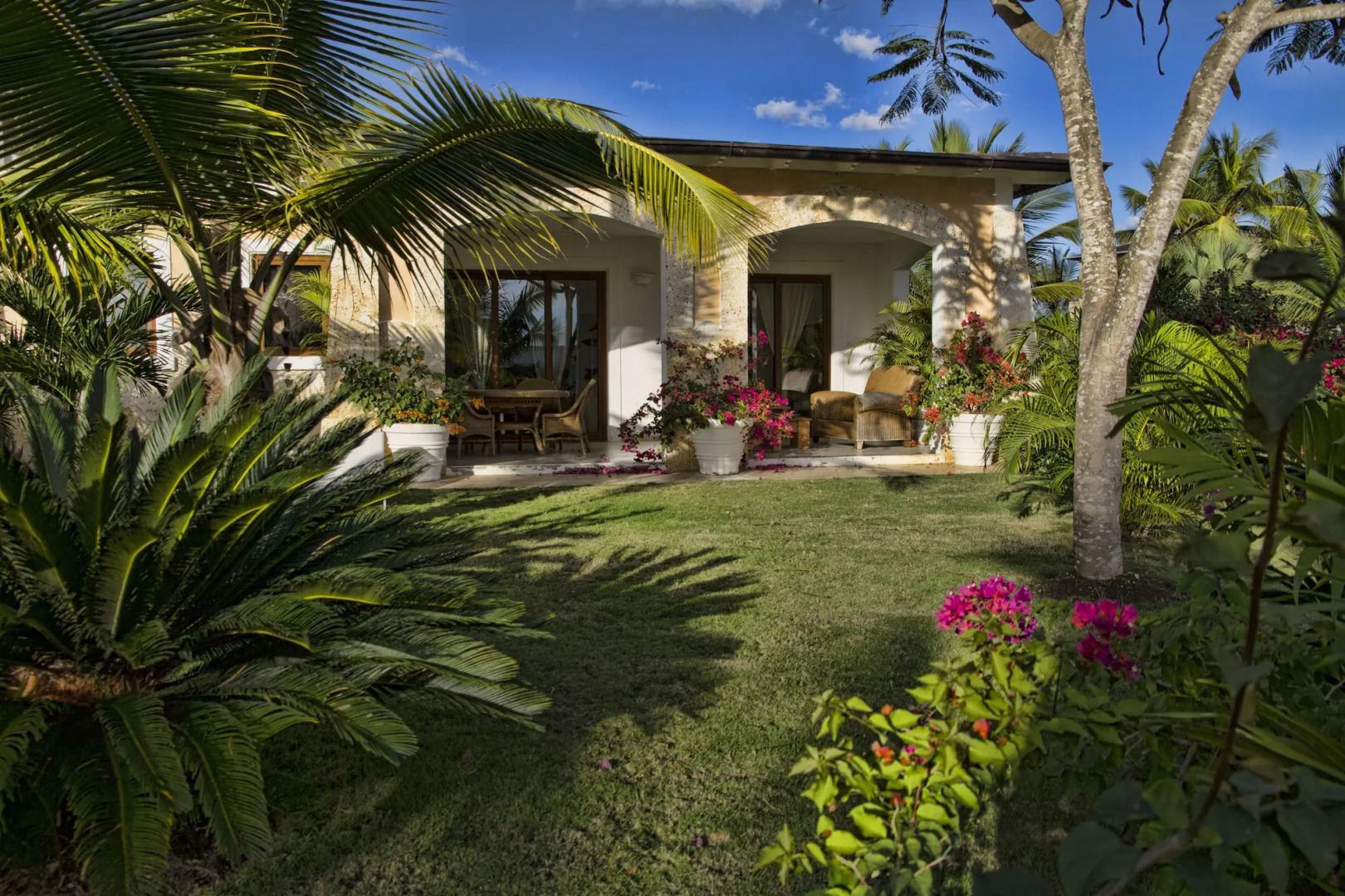 TRACADERO Beach Club and Holidays Rentals