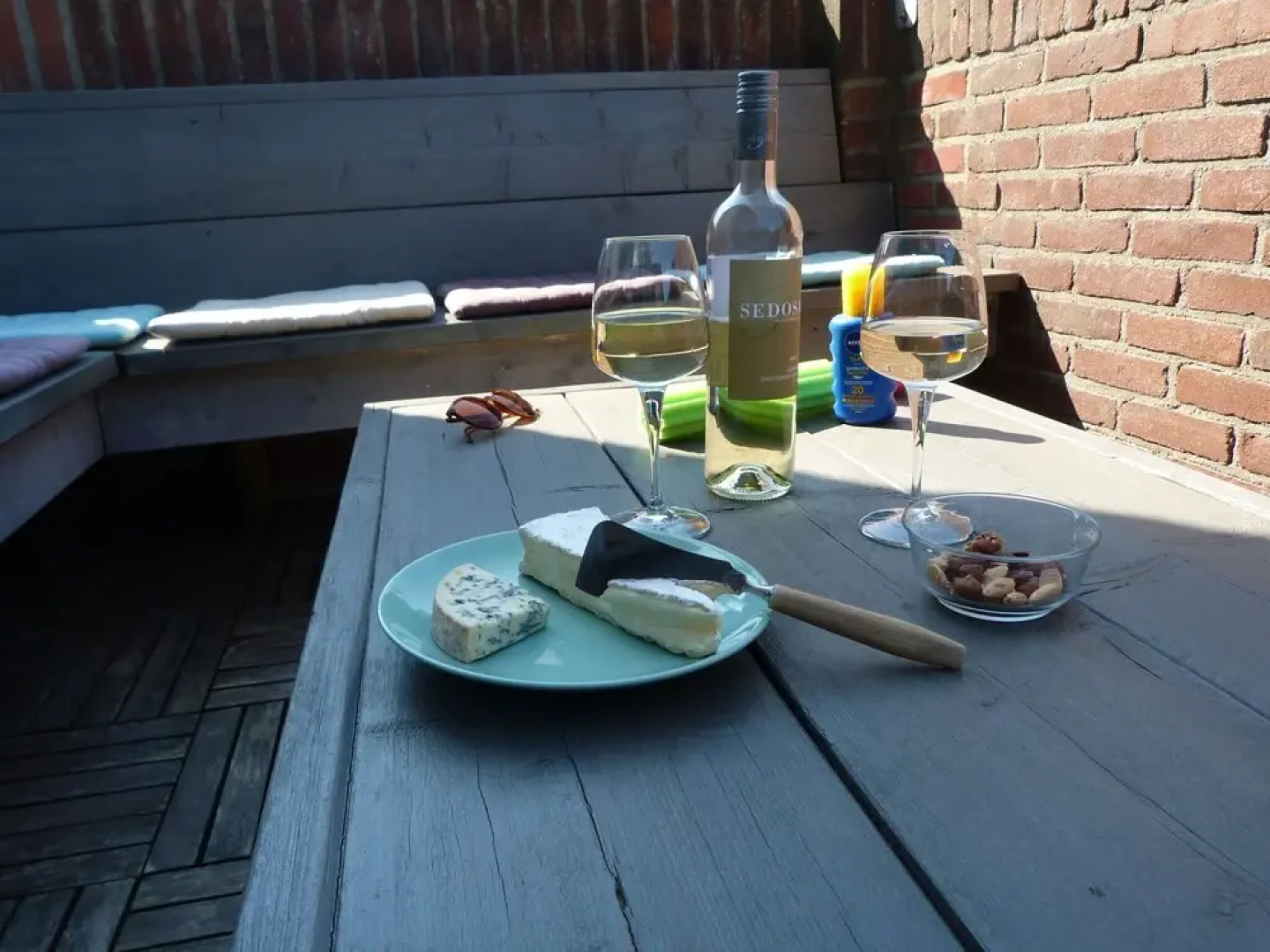 Spacious and Comfortable Holiday Home in Modernised Drive-in House