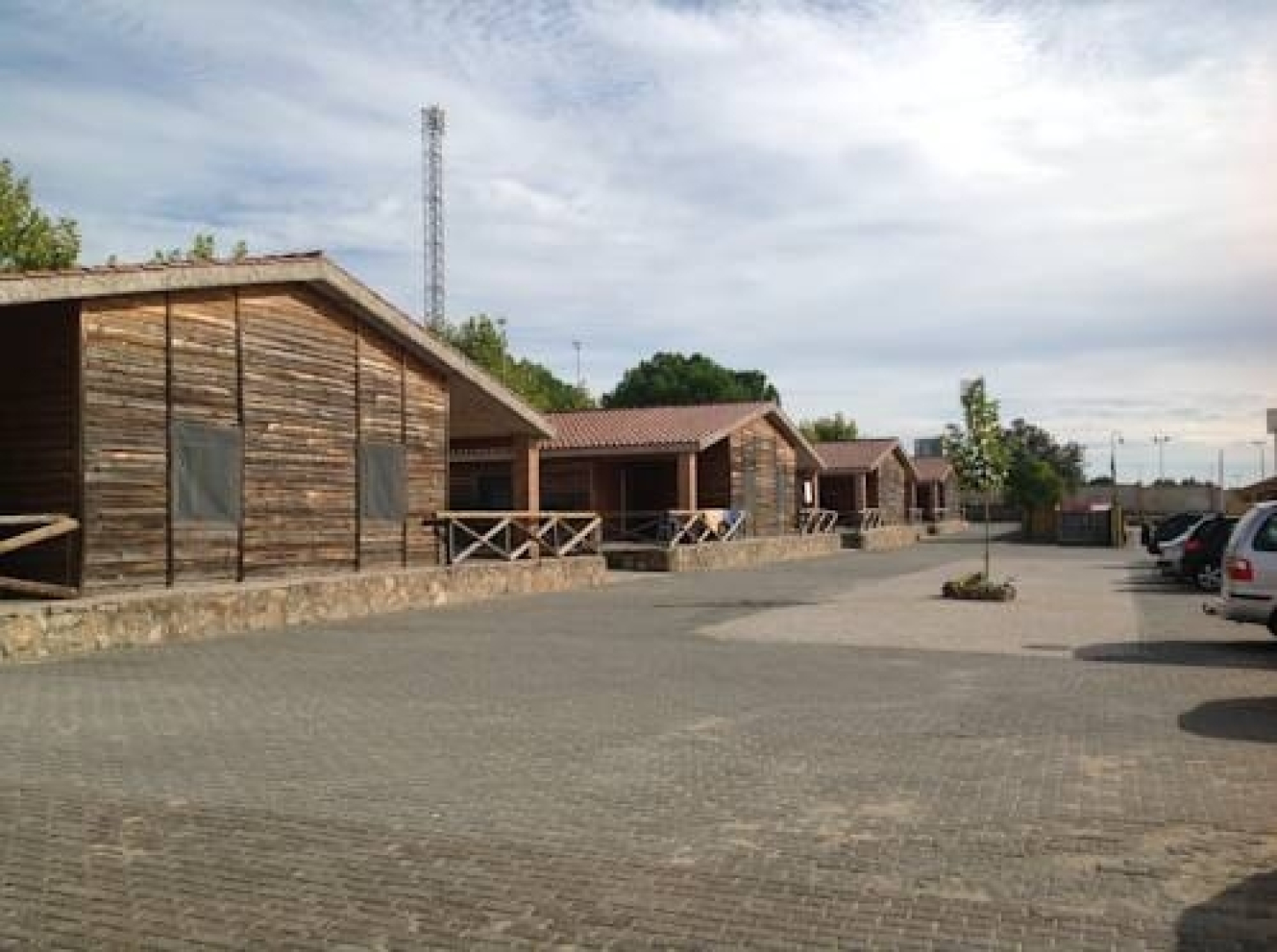 Hostal - Bungalows Camping Cáceres