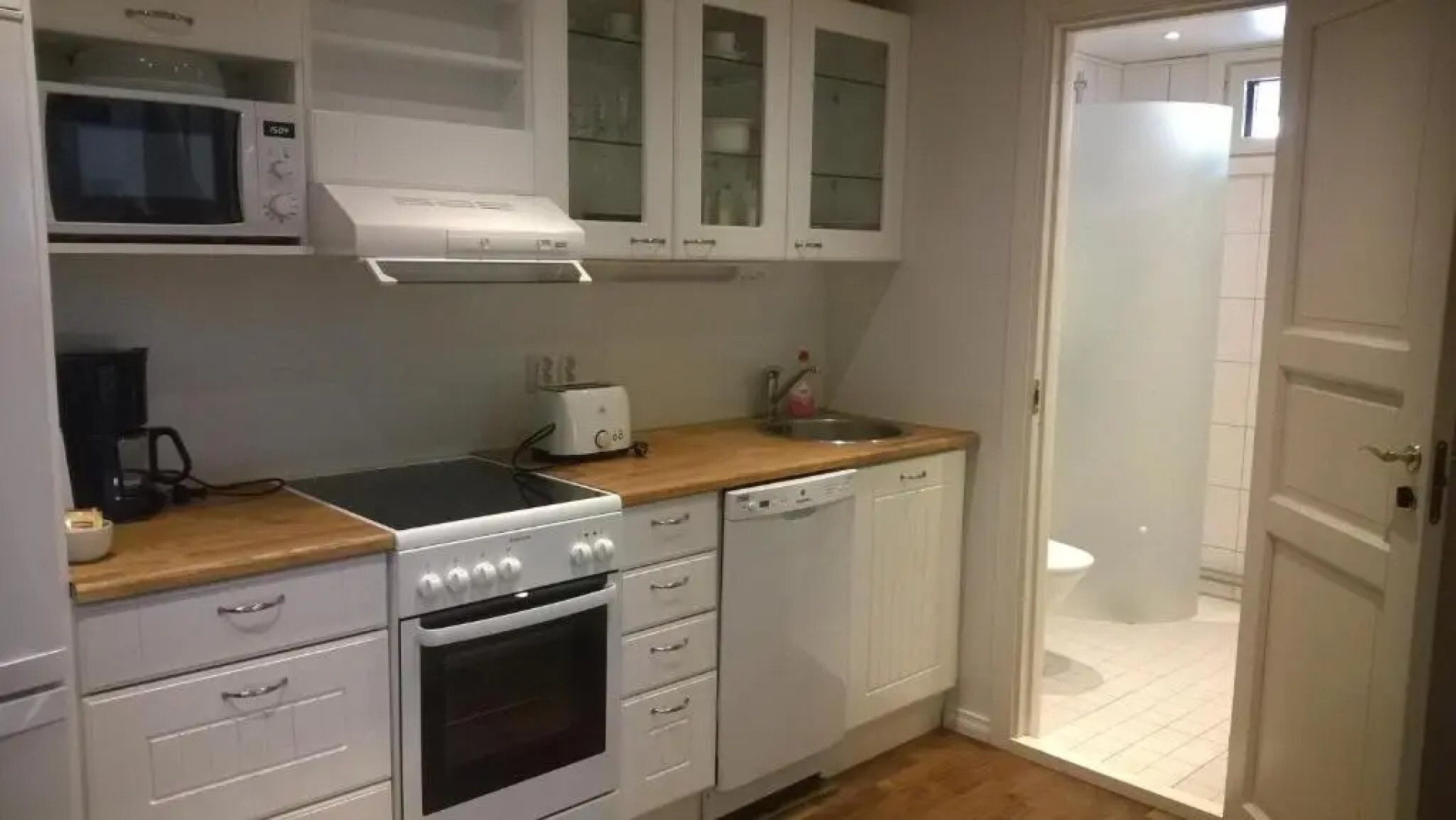 Uniikki talo kirjastosilta - Unique house at centre