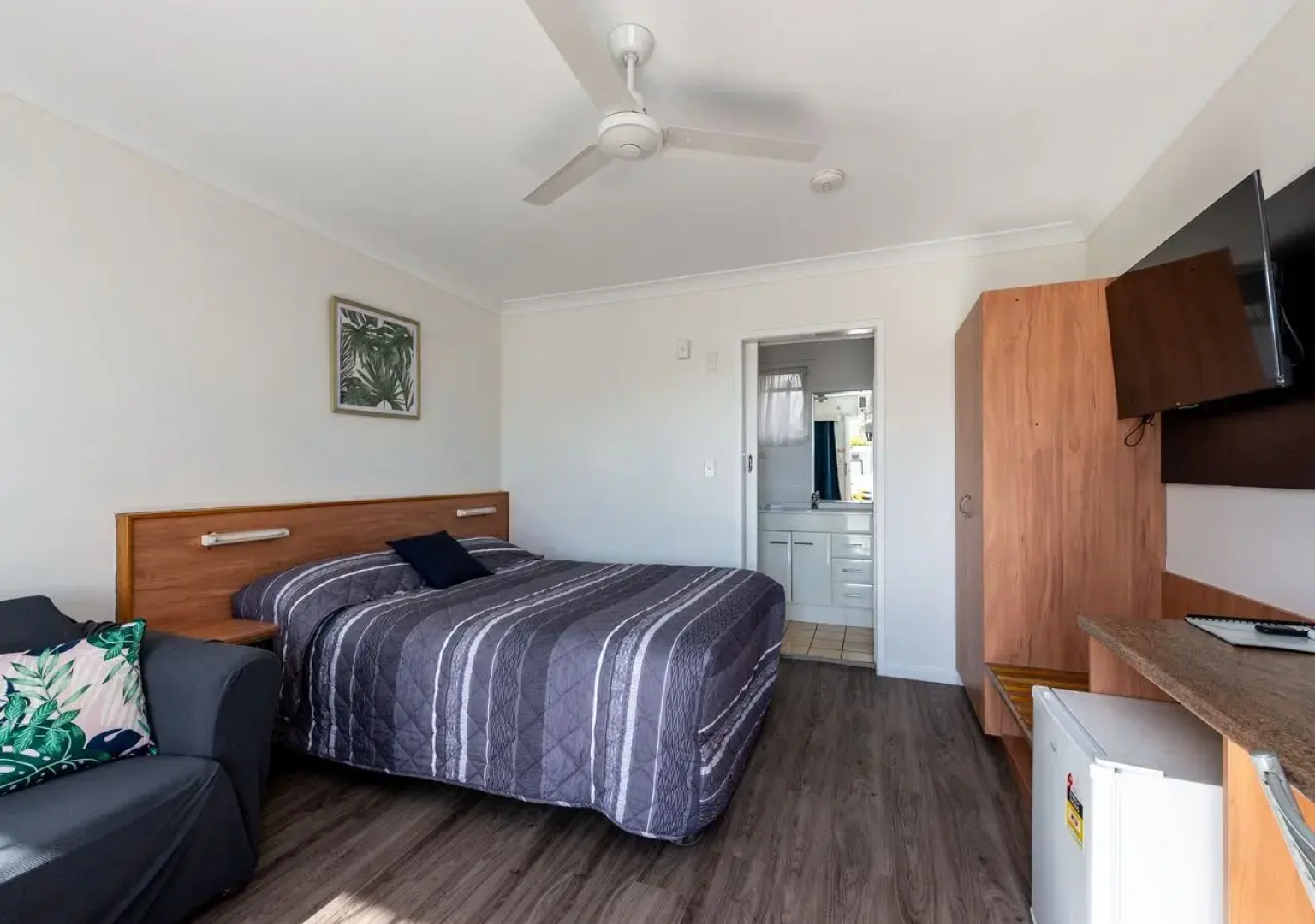 Riviera on Ruthven Motel