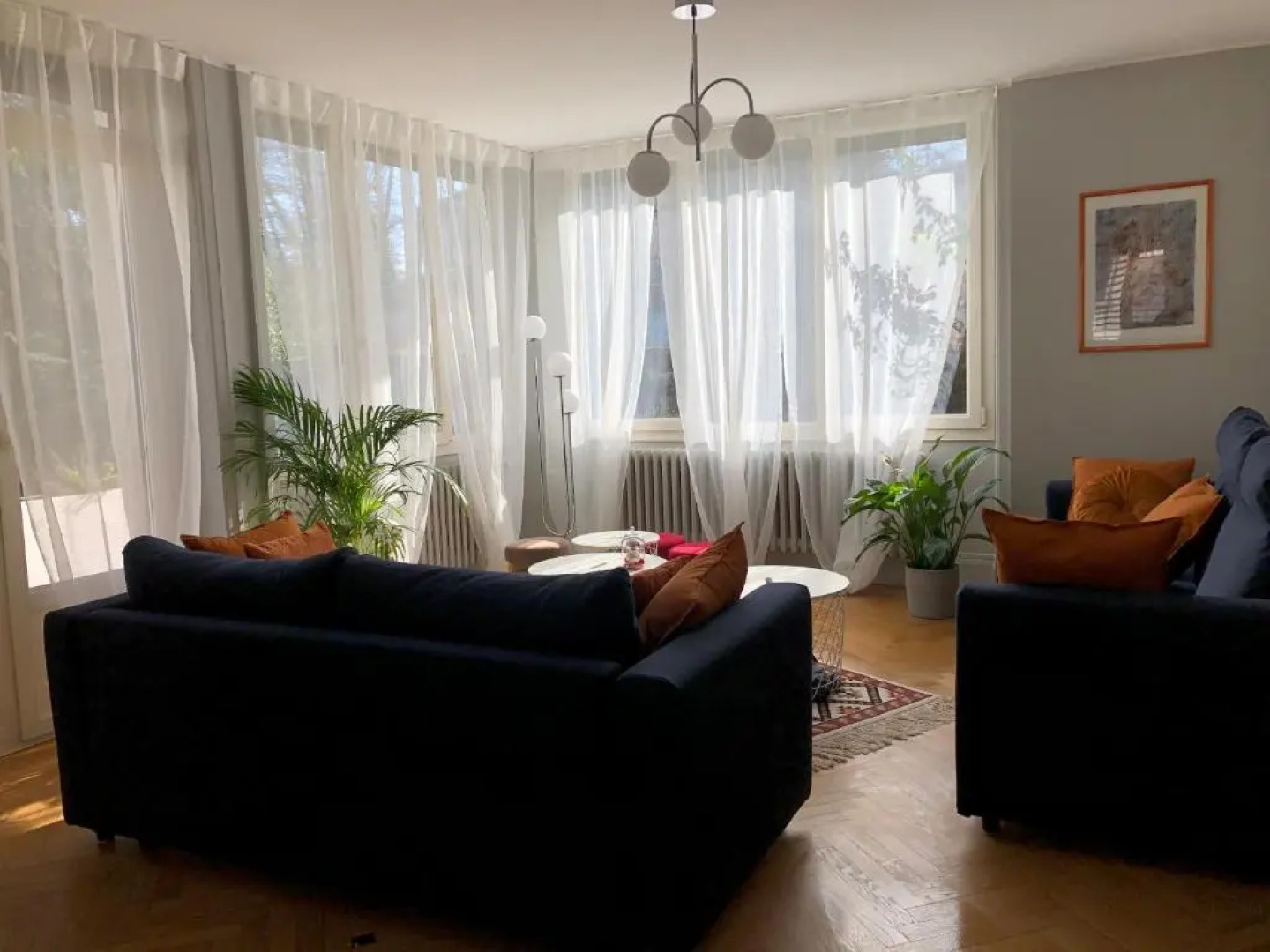 La Maison, 4 appartements 3 étoiles climatisés au centre ville avec jardin proche du Parc et des Thermes