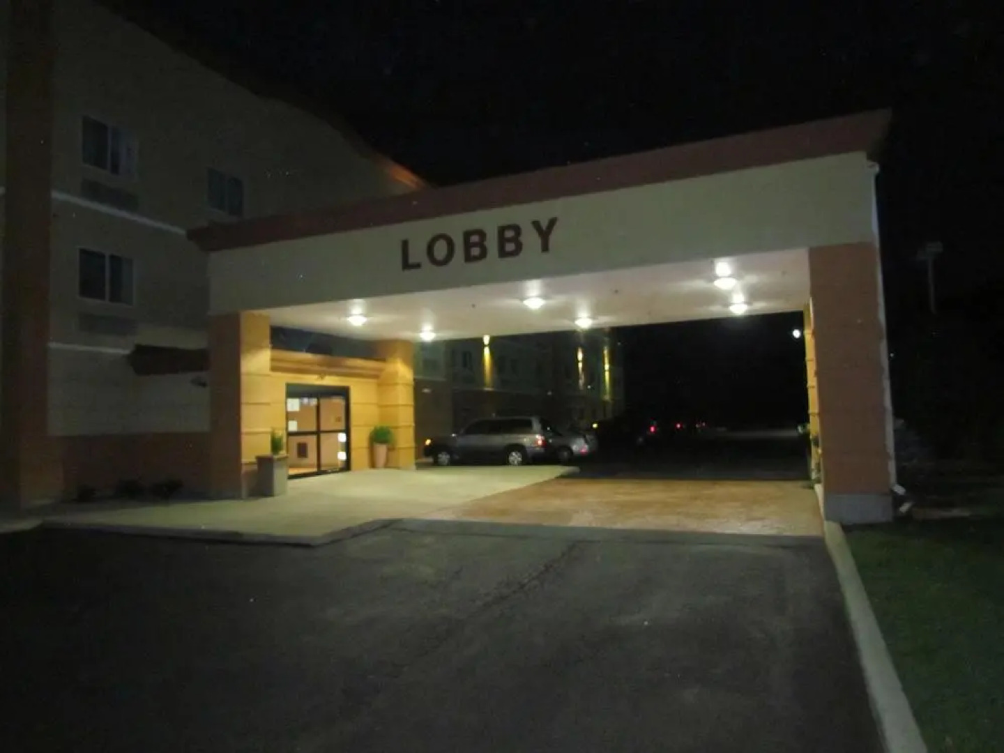 Ramada Hotel & Suites Glendale Heights