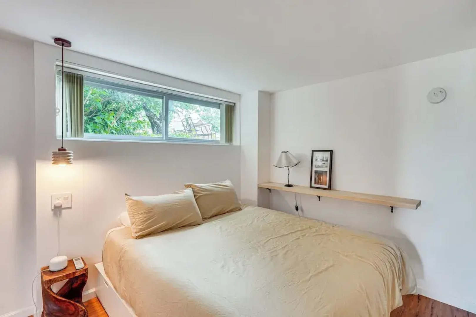 Game Room & Yard: Mid-century Modern Kingston Home