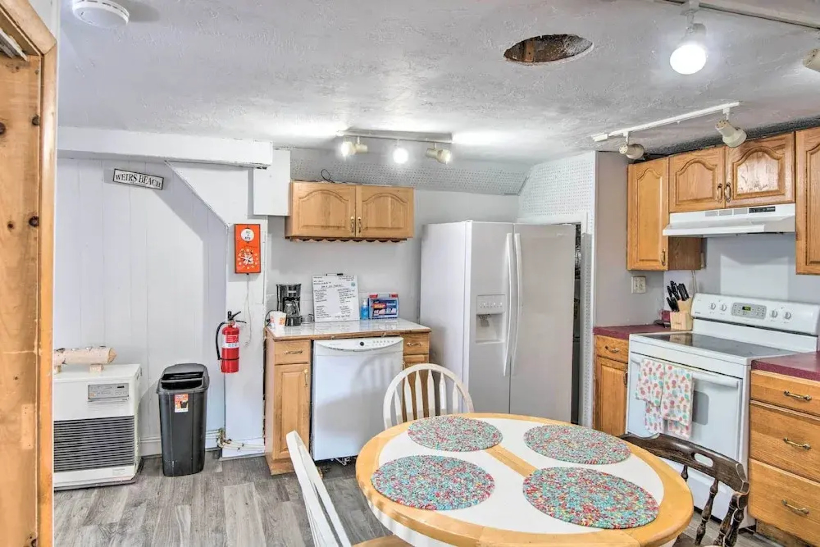 Bayside Weirs Beach Cottage < Half Mile to Pier!