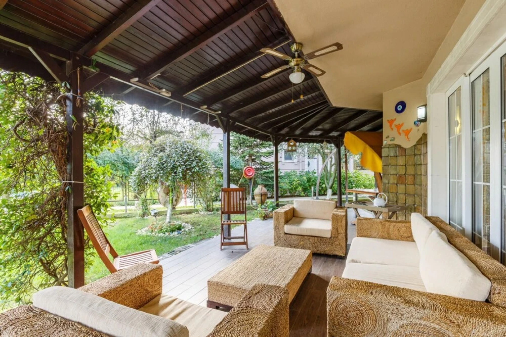 Charming Villa With Pool and Garden in Gebze