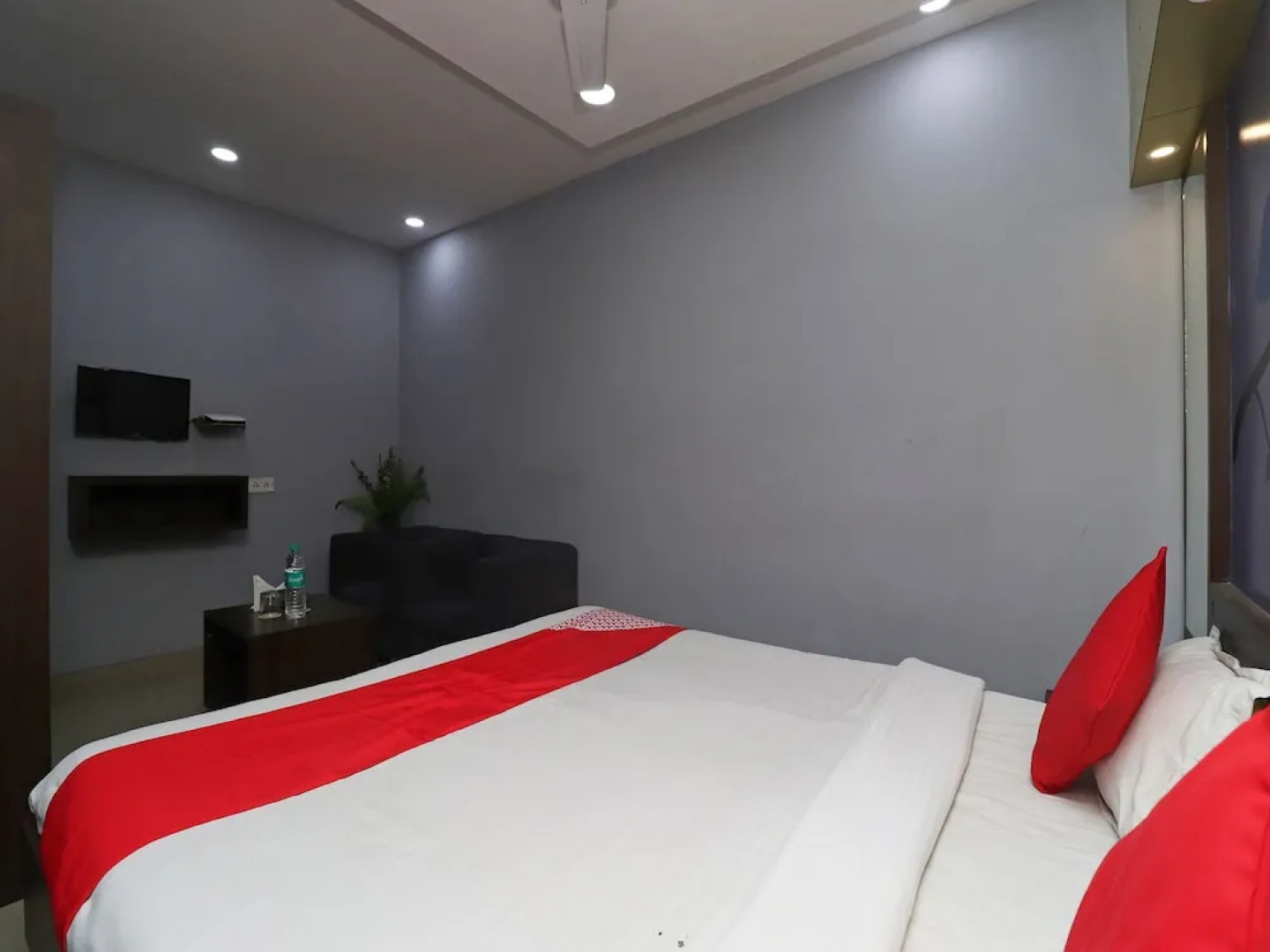 New Hotel Shivam by OYO Rooms