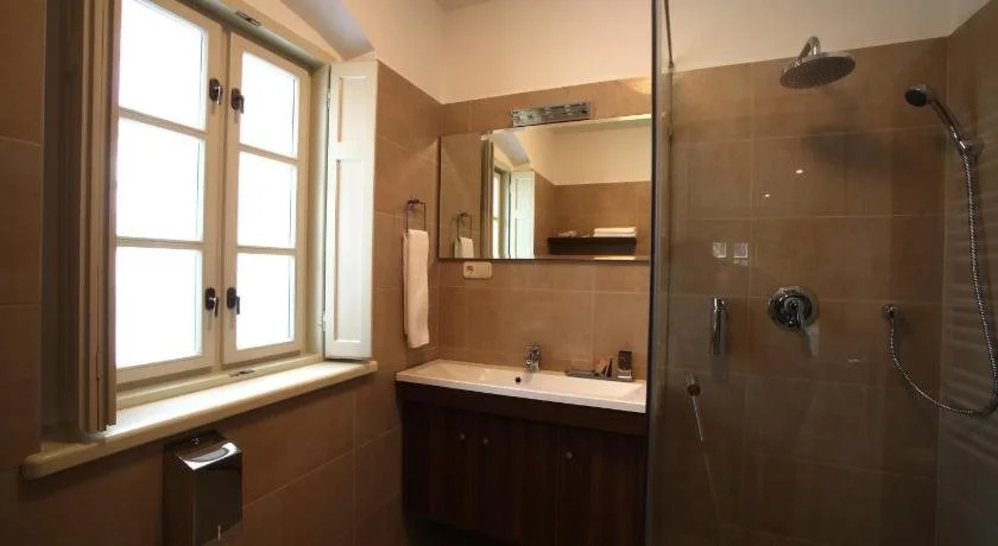 Platan Vararok Vendeghaz