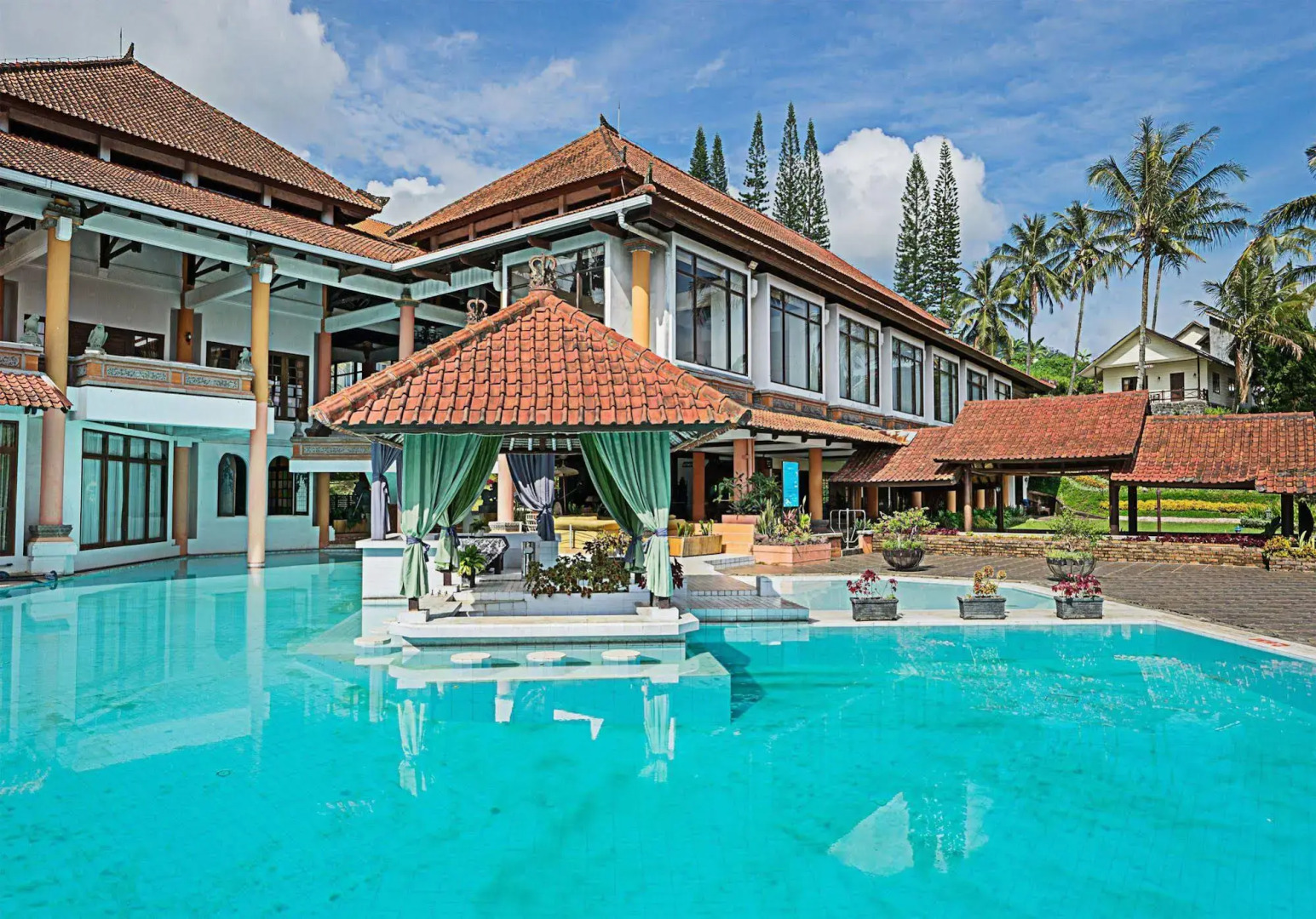Royal Hotel and Villa Trawas