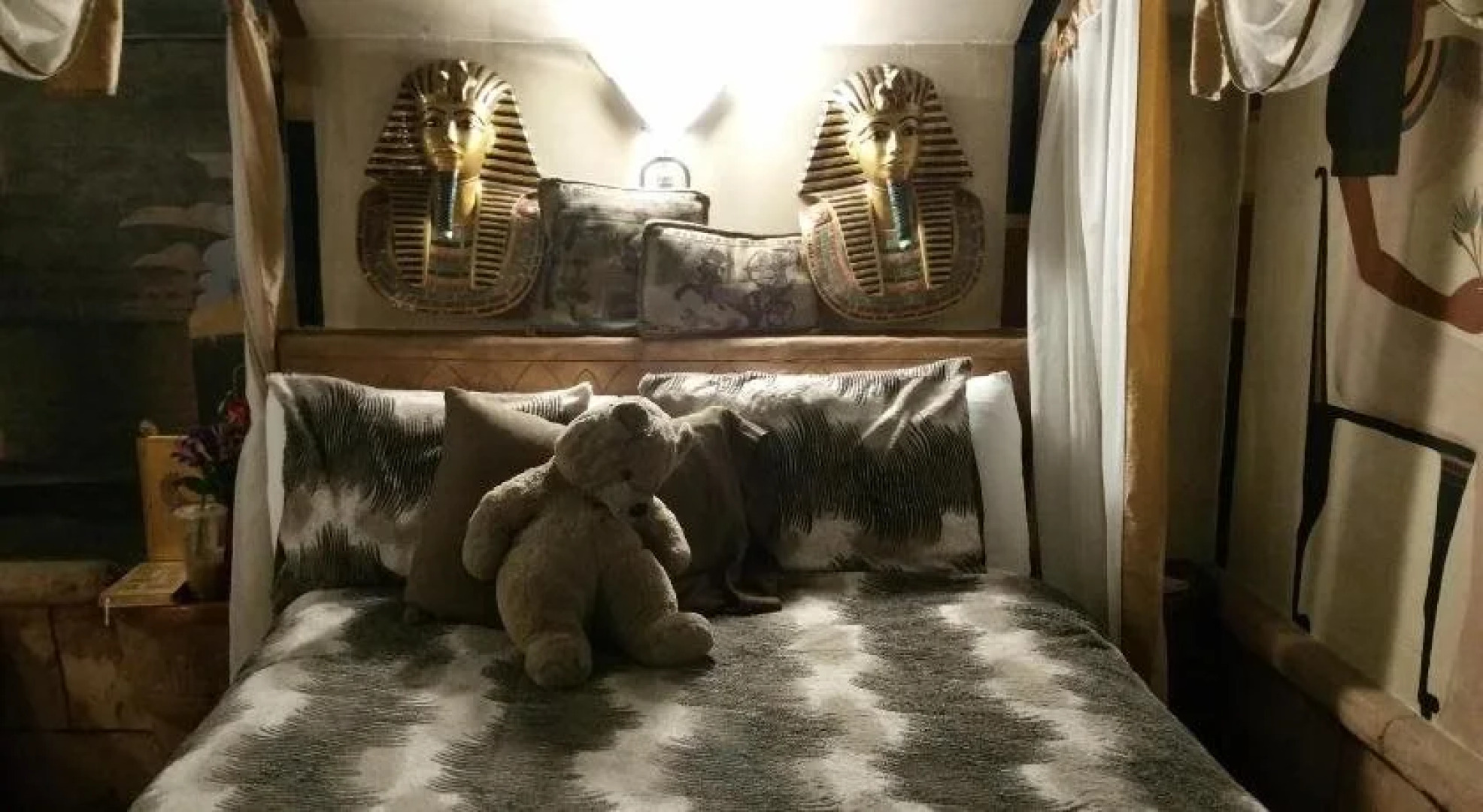 Castle Wood Theme Cottages- COUPLES ONLY