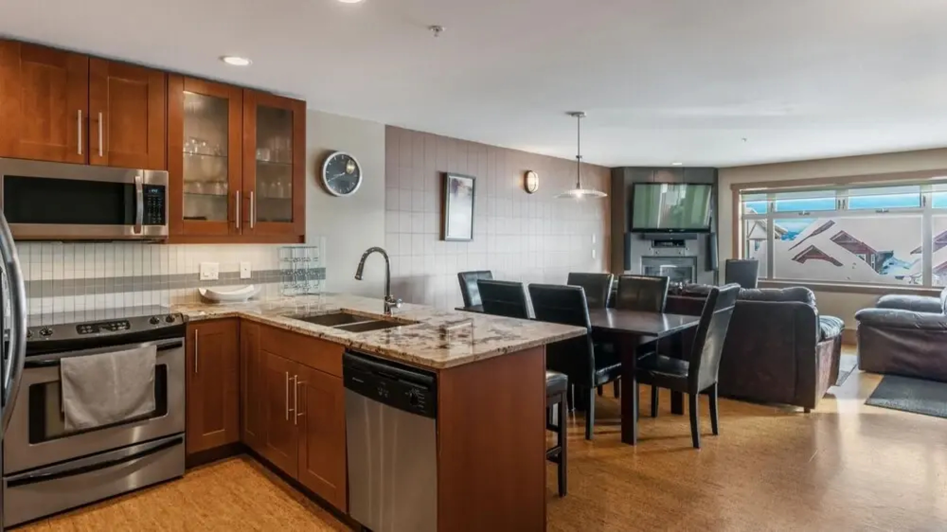 Raven's Nest - Luxury Pet Friendly Condo w/ Private Hot Tub & Mountain Views