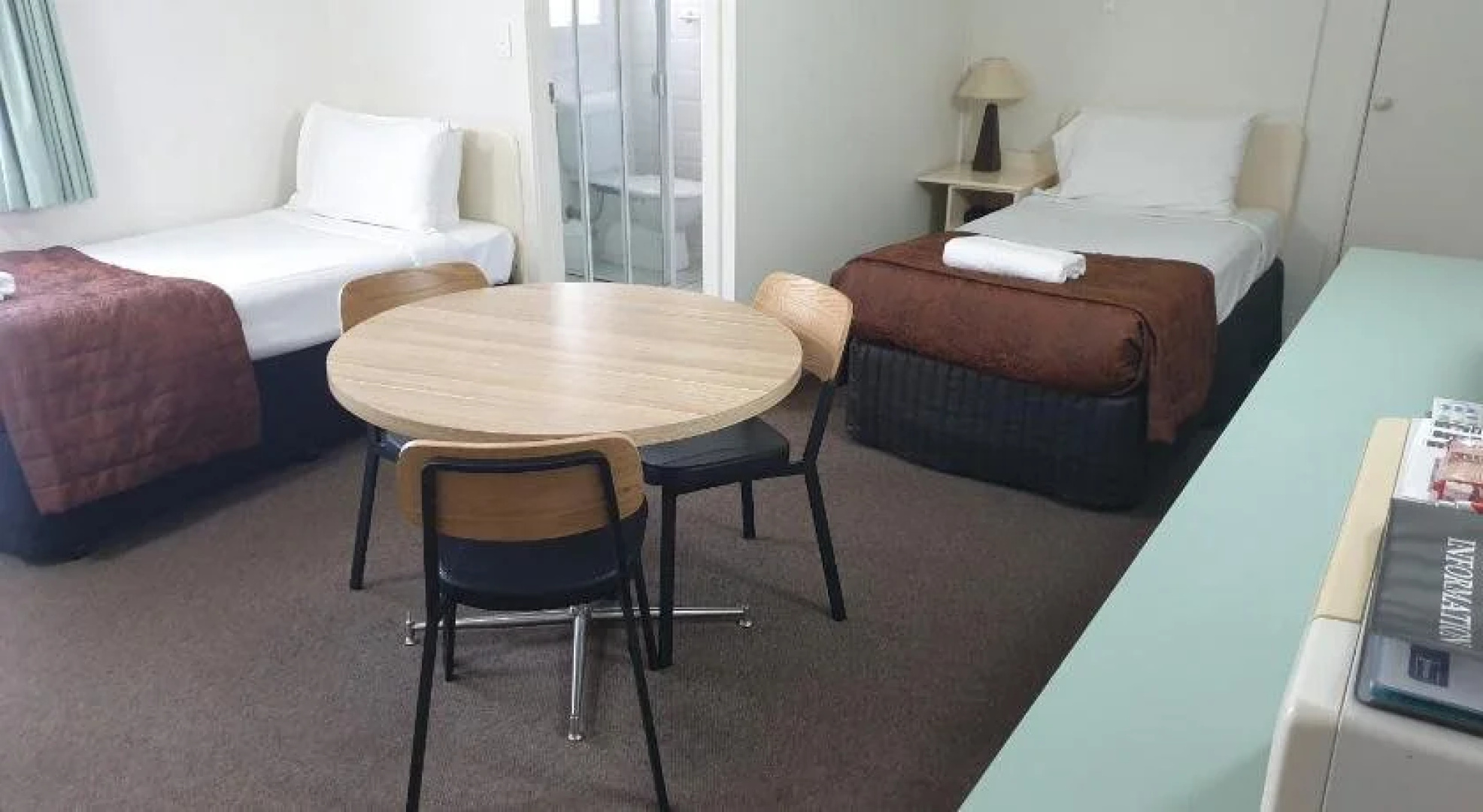 Earls Court Motel & Apartments