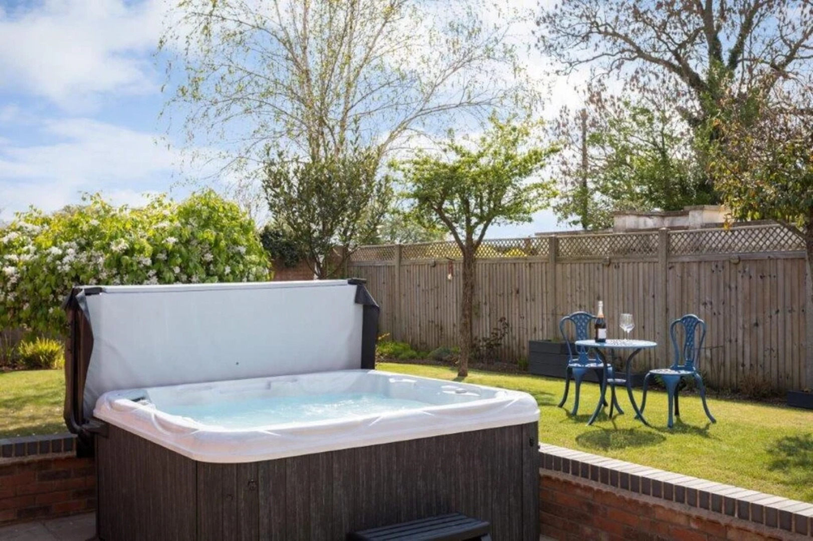 Cotswold Barn Conversion With Private Hot Tub