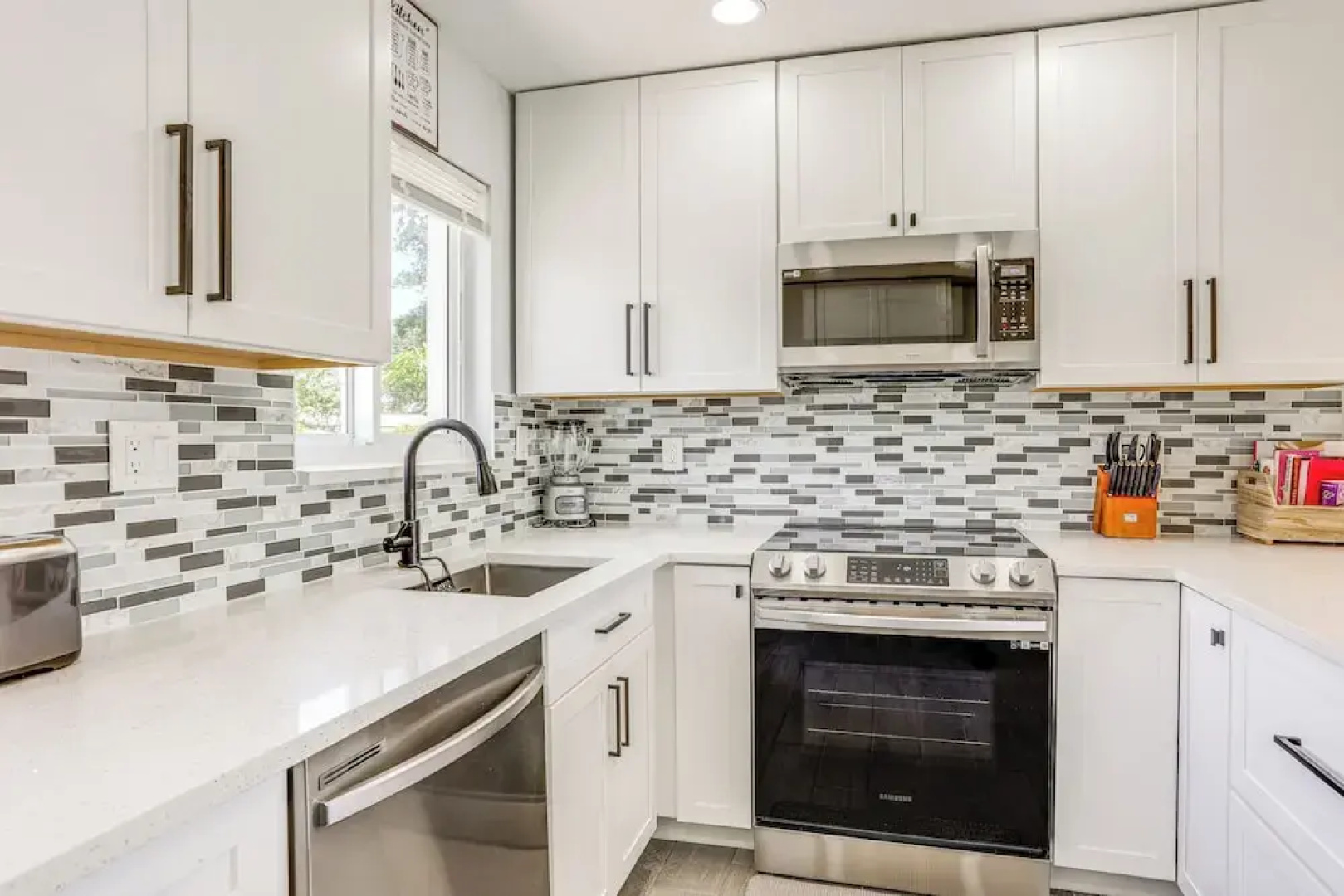 Lake Worth Retreat w/ Fire Pit: 5 Mi to Beaches!