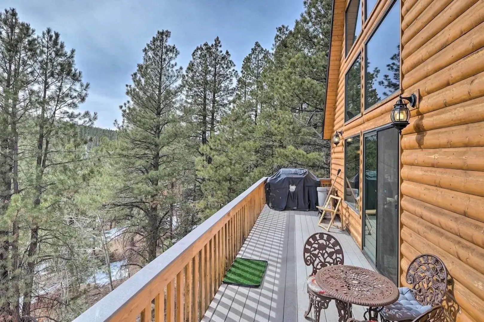 Pet-friendly Duck Creek Village Cabin w/ Fire Pit!