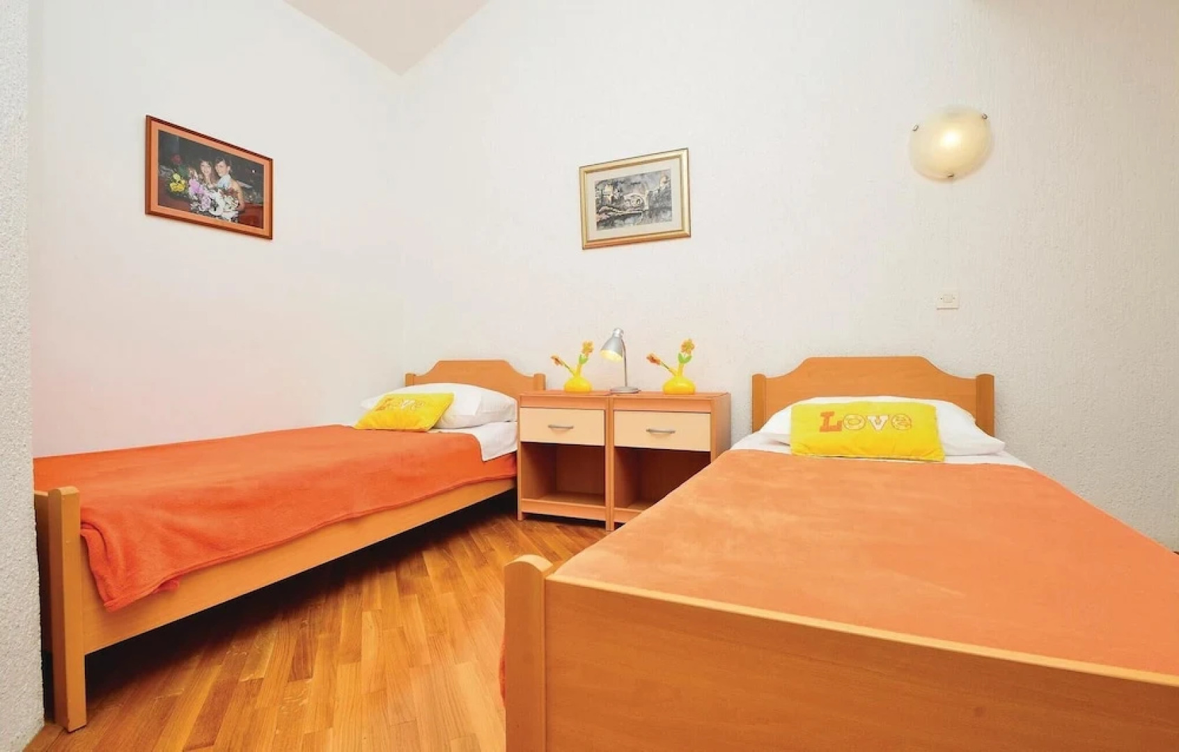 Stunning Home in Mocici With Wifi and 4 Bedrooms