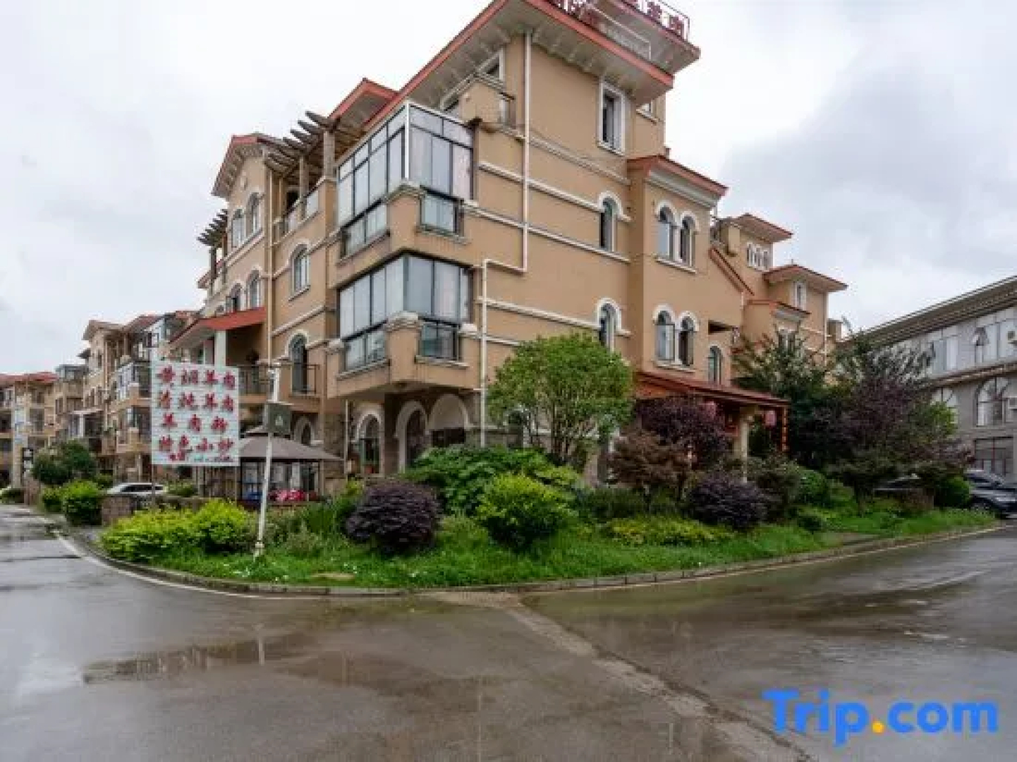 Wutong Hot Spring Hotel