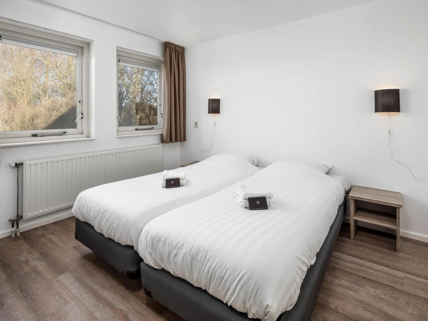 Restyled Bungalow With 2 Bathrooms, Near the Beach