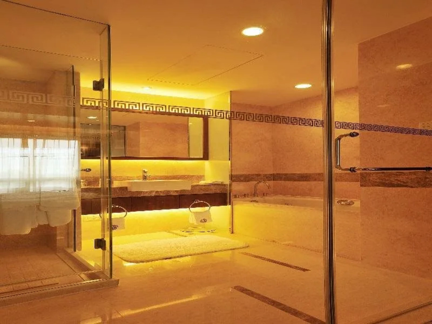 Hentique Huijin Resort Hotel